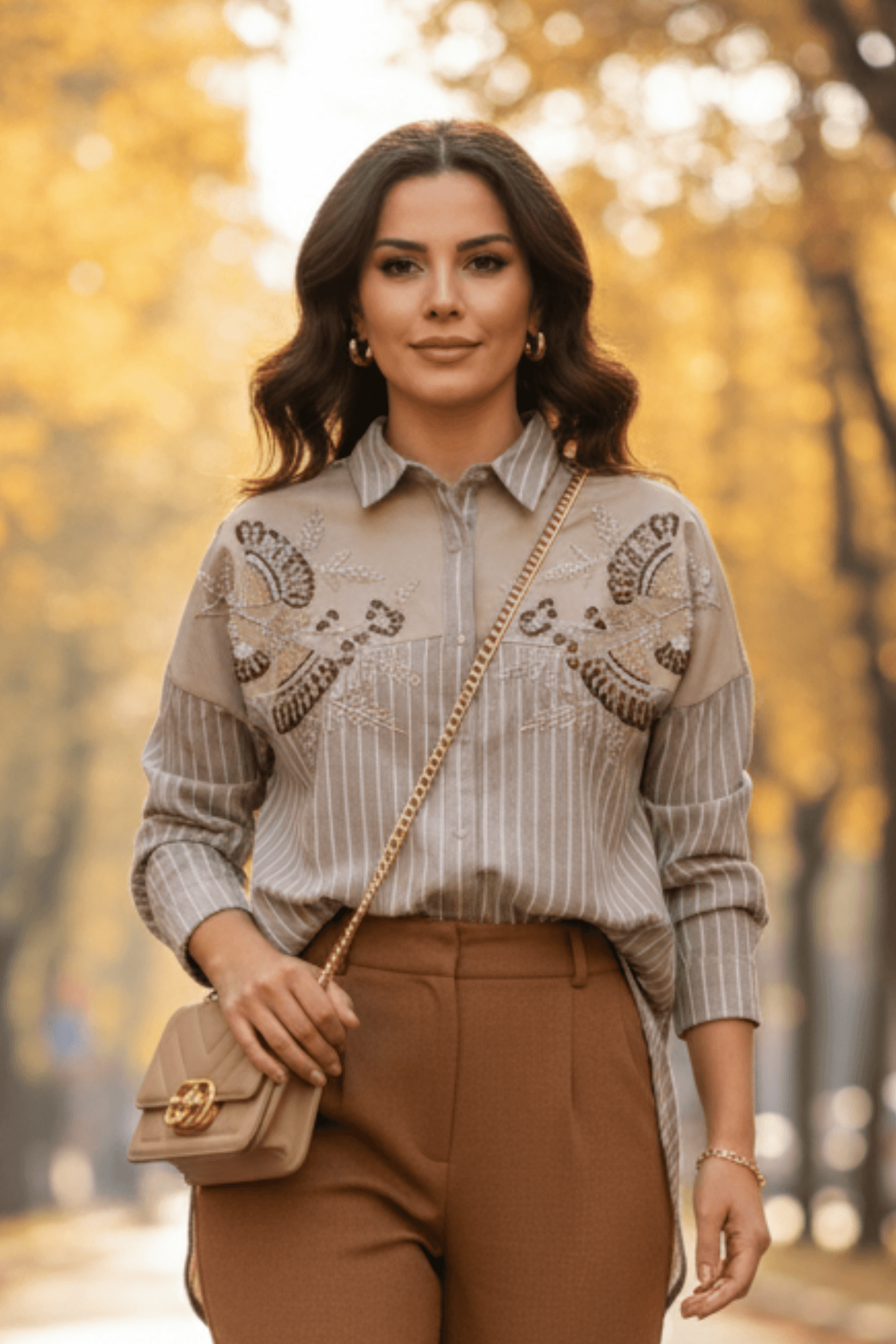 Pul Ve Boncuk İşlemeli Deri Detaylı Çizgili Gömlek