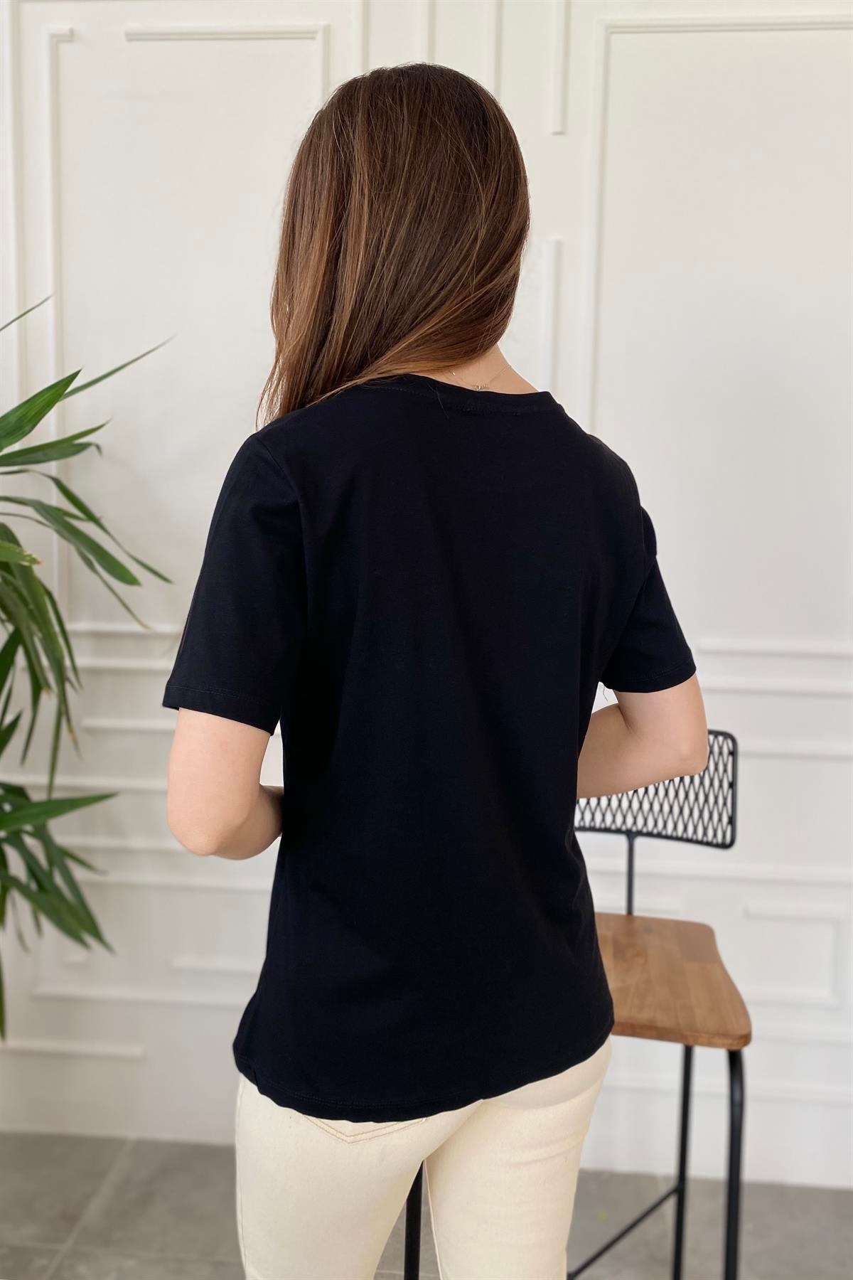 Önü Yazı Ve Taş İşlemeli T-Shirt