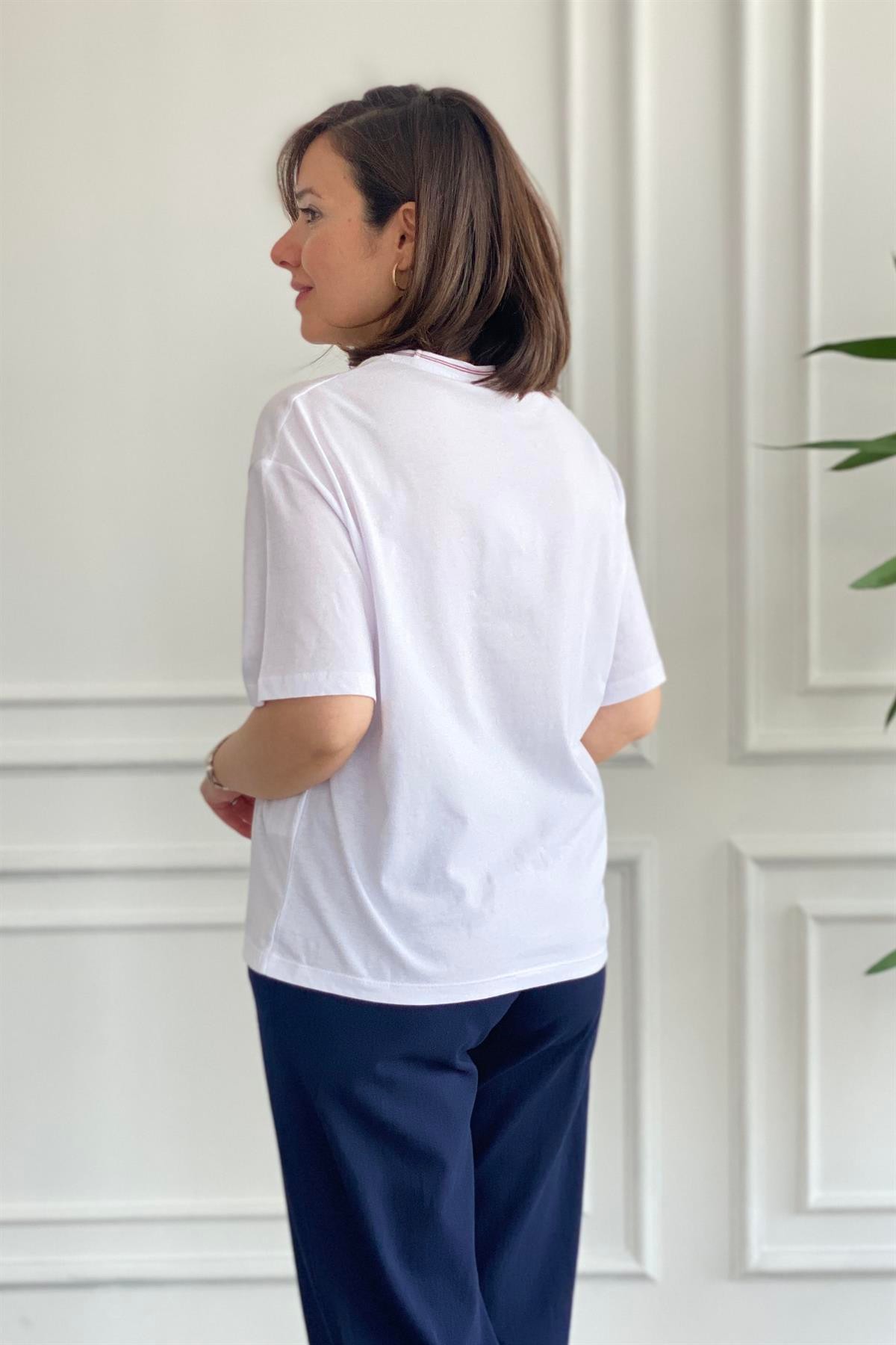 Yakası Biyeli Yelken Desenli T-Shirt
