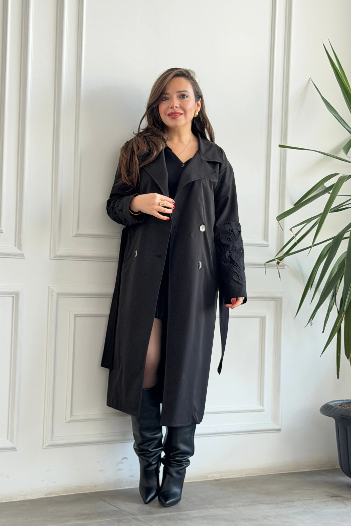 Kolu Nakış Detaylı Uzun Trençkot