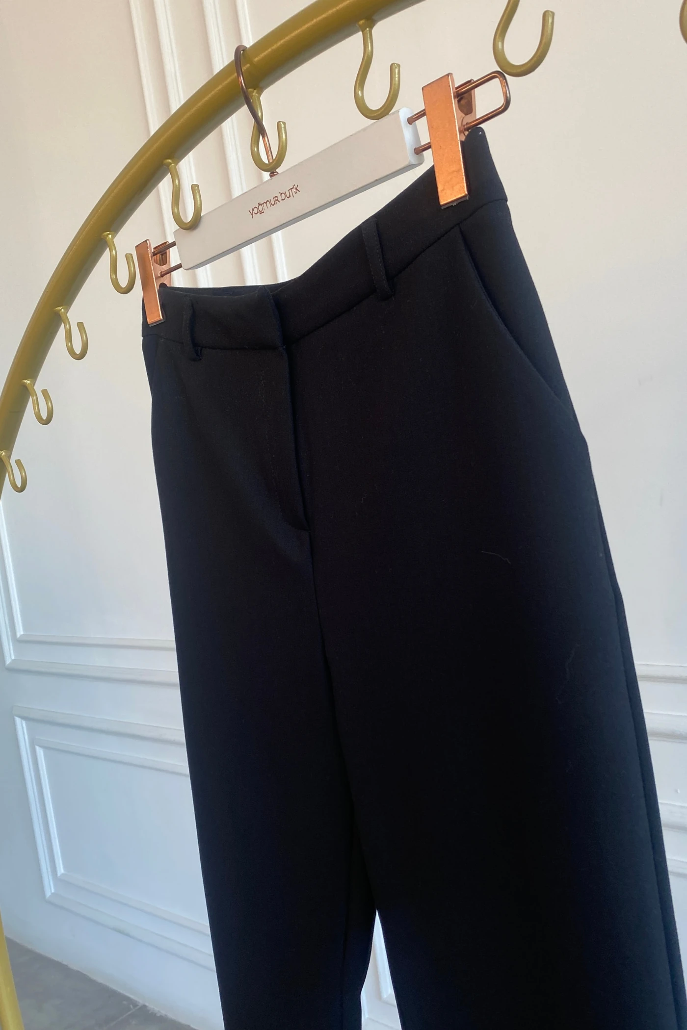 Agraf Kapamalı Yan Cep Detaylı Kumaş Pantolon