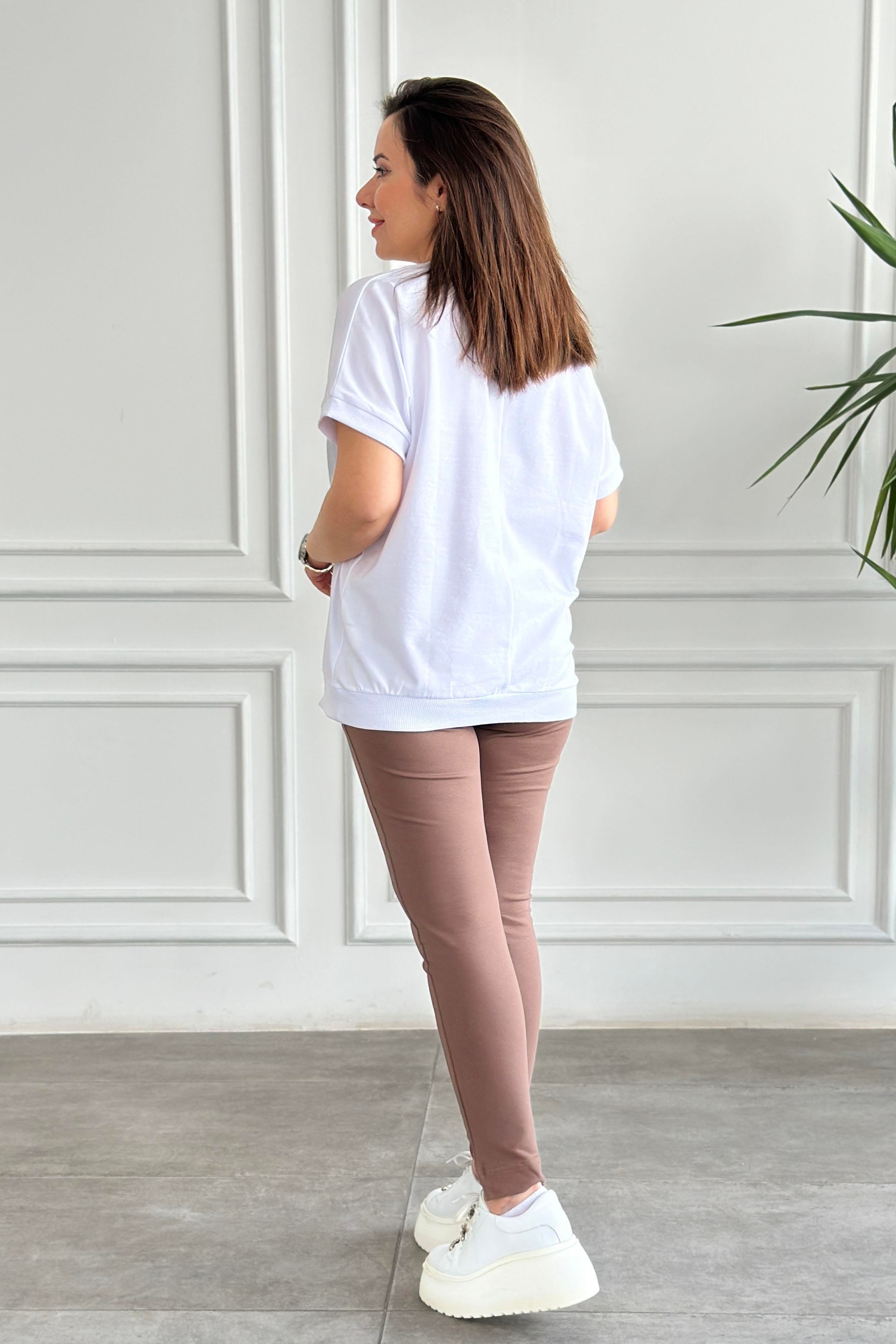 Önü Çiçek Nakış İşlemeli T-Shirt