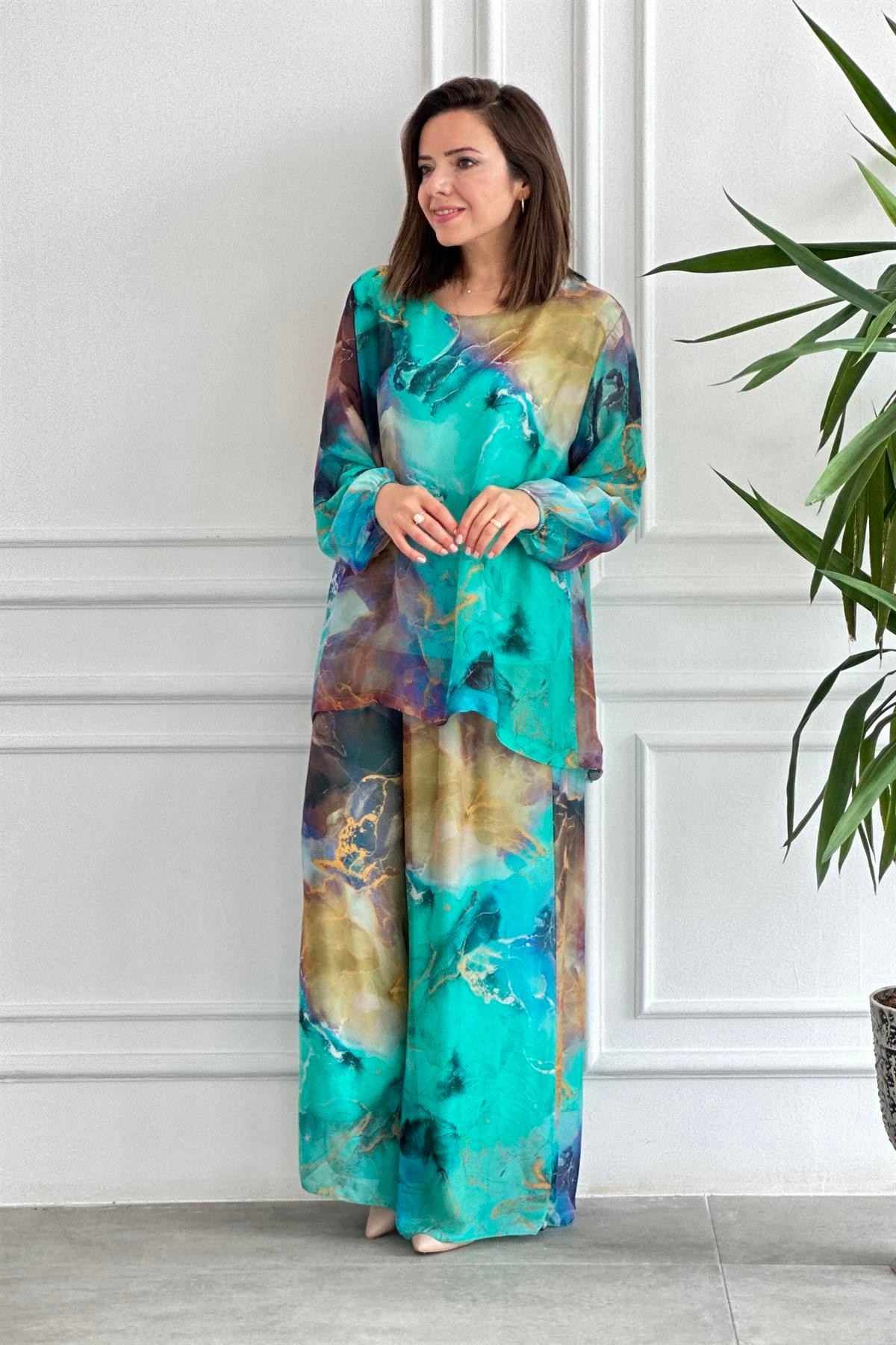 Batik Desenli İpek Takım