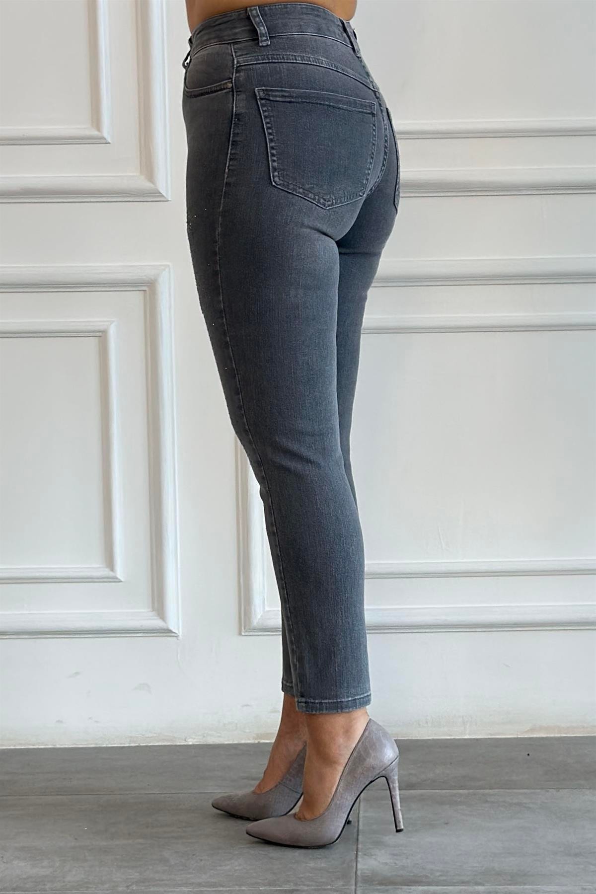 Yüksek Bel Serpme Taş Detaylı Mom Jean