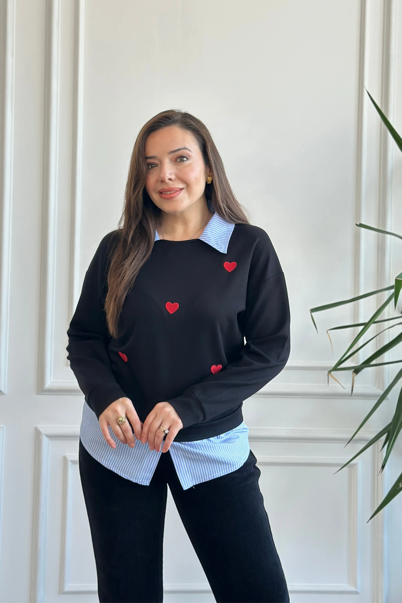 Kalp Nakışlı Polo Yaka Gömlek Detaylı Sweat