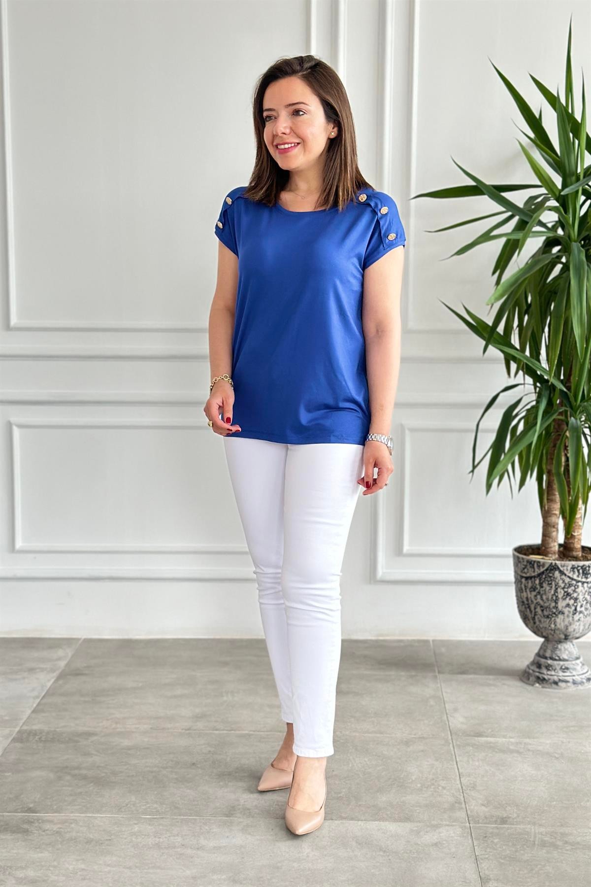 Omuz Düğme Detaylı T-Shirt