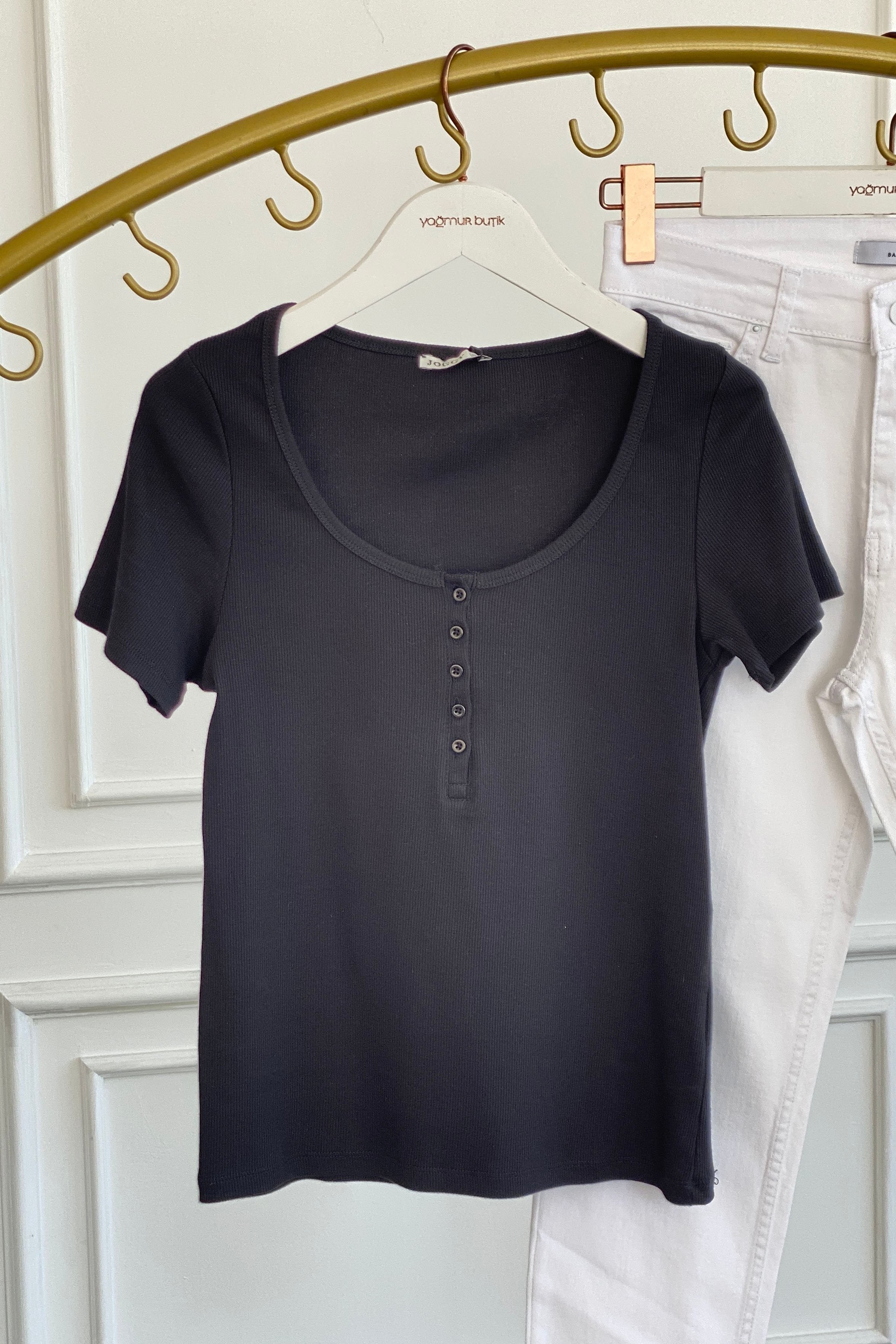Önden Düğmeli Bisiklet Yaka Fitilli Kısa Kollu T-Shirt