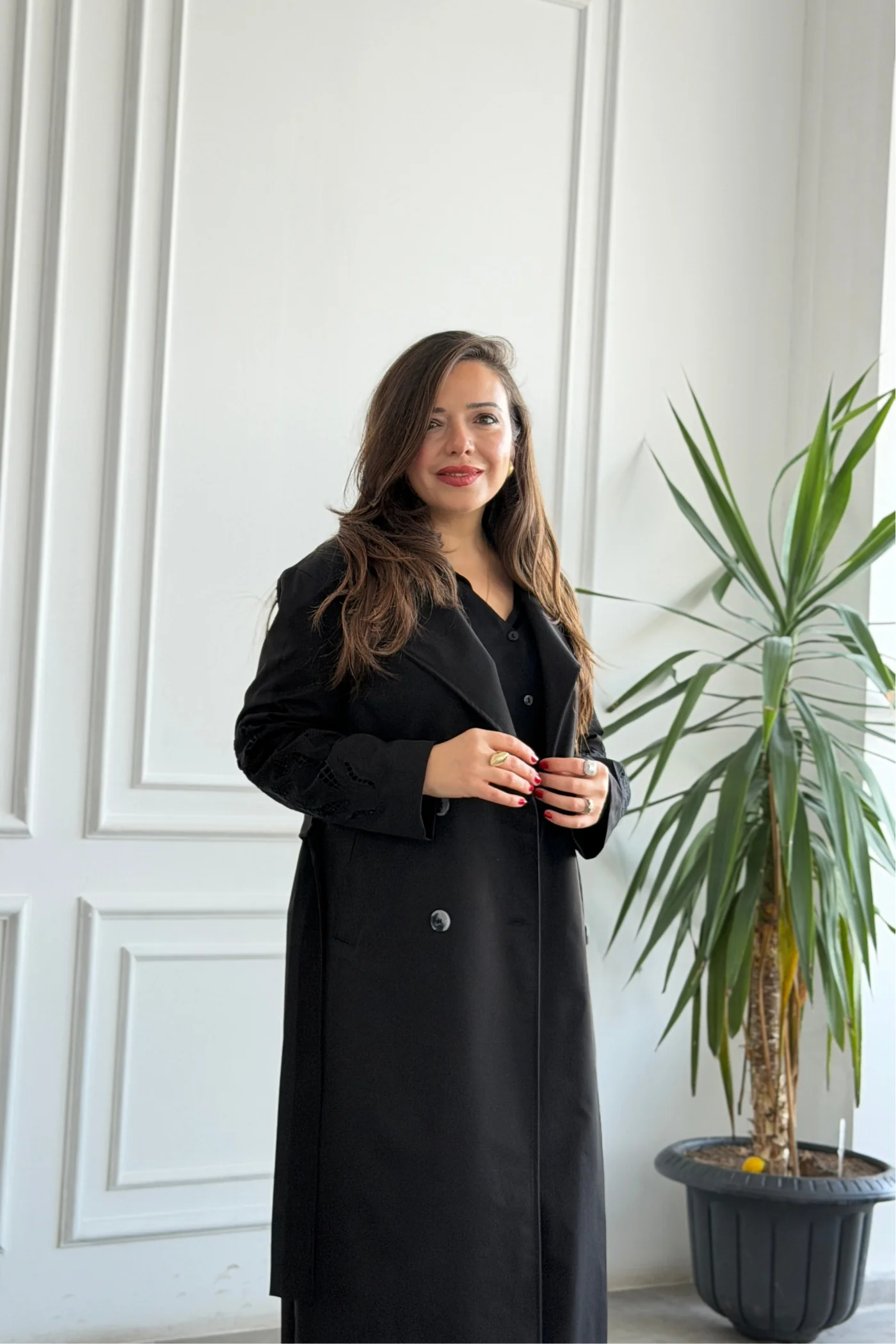 Kolu Nakış Detaylı Uzun Trençkot