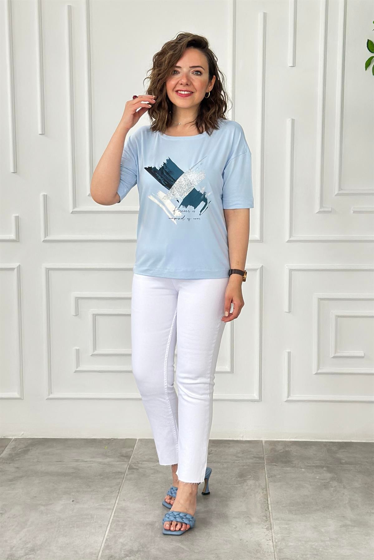 Önü Yazı Ve Sim Detaylı T-Shirt