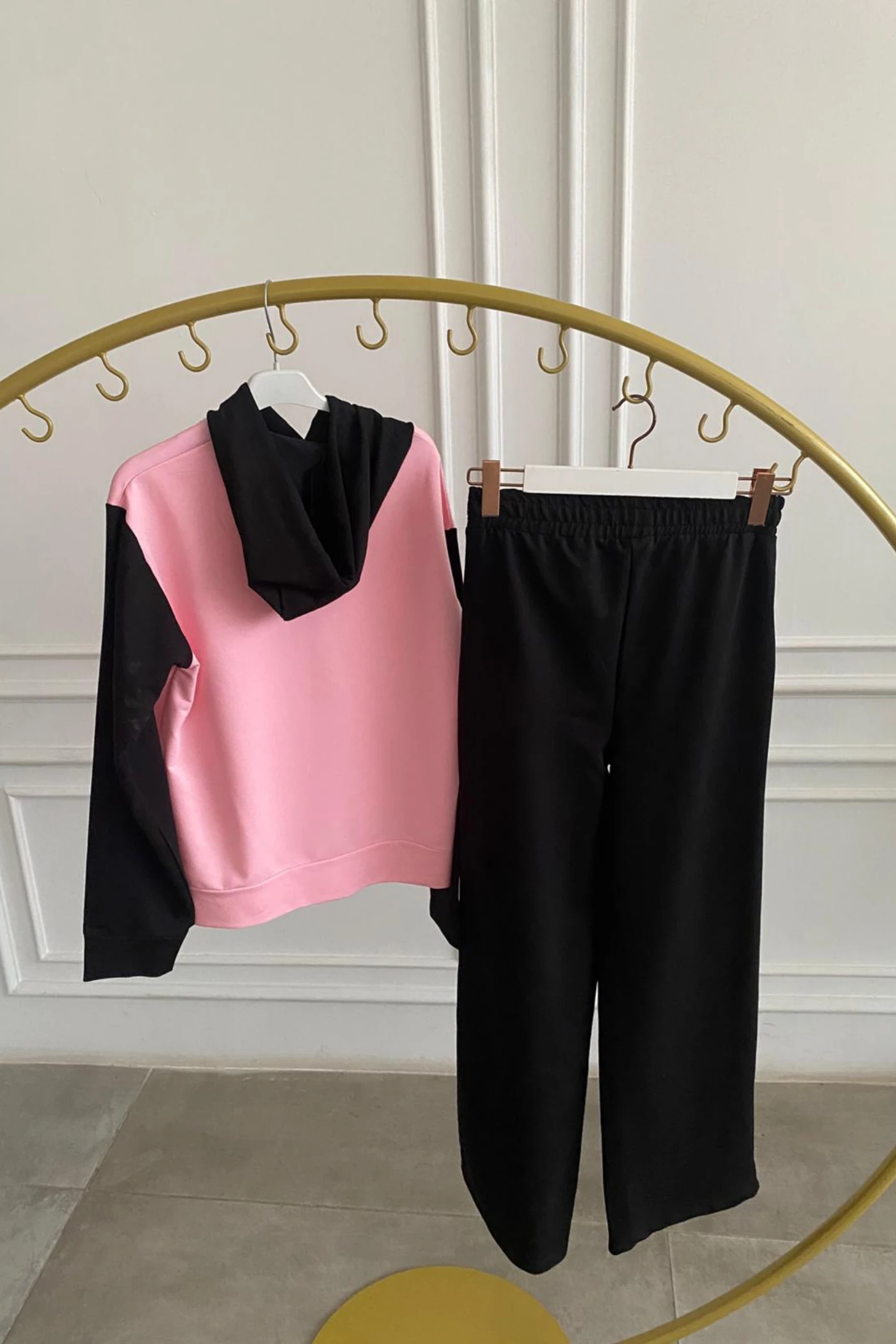 Önü Yazı Baskılı Kapşonlu Eşofman Takımı