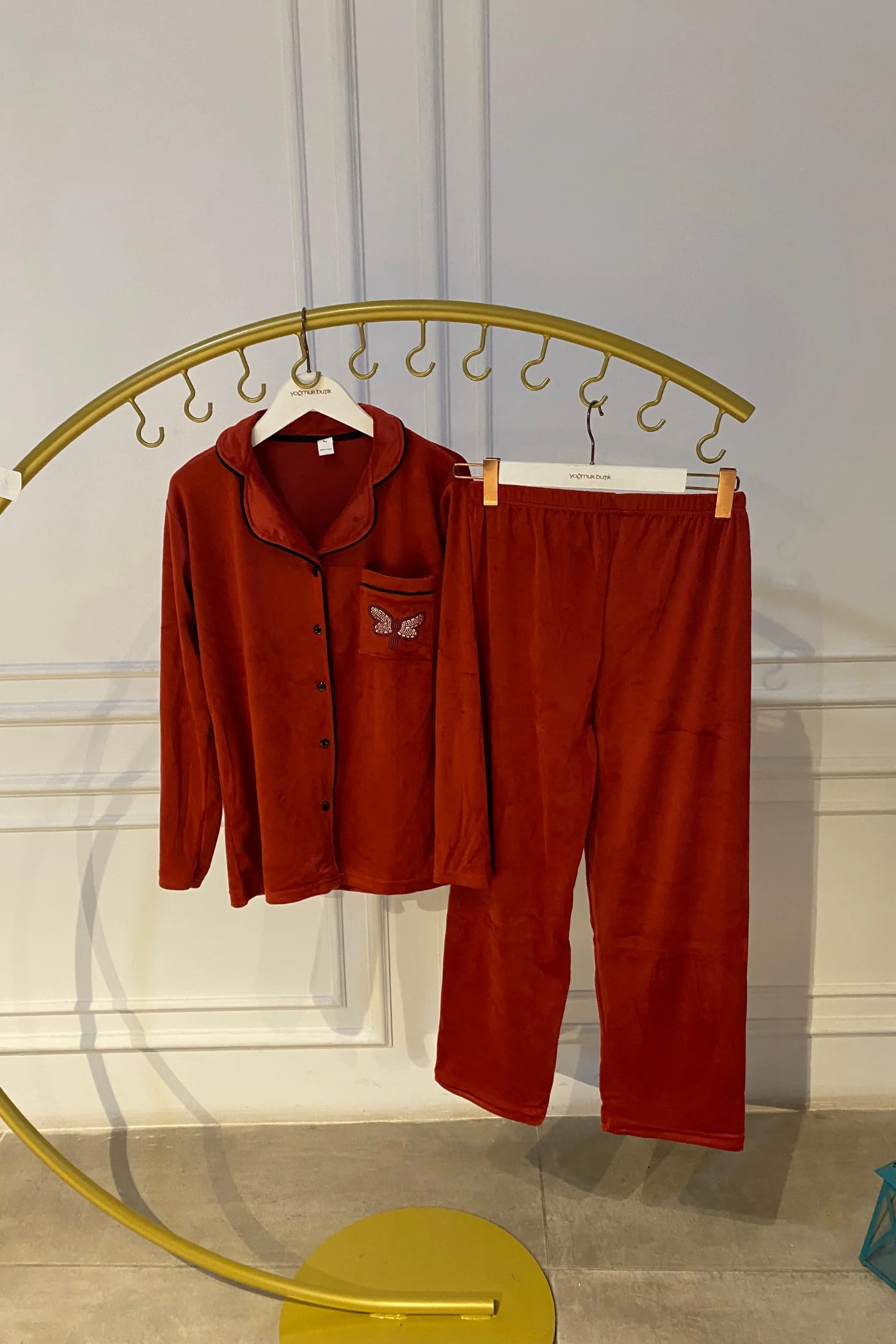 Cebi Kelebek İşlemeli Kadife Pijama Takımı