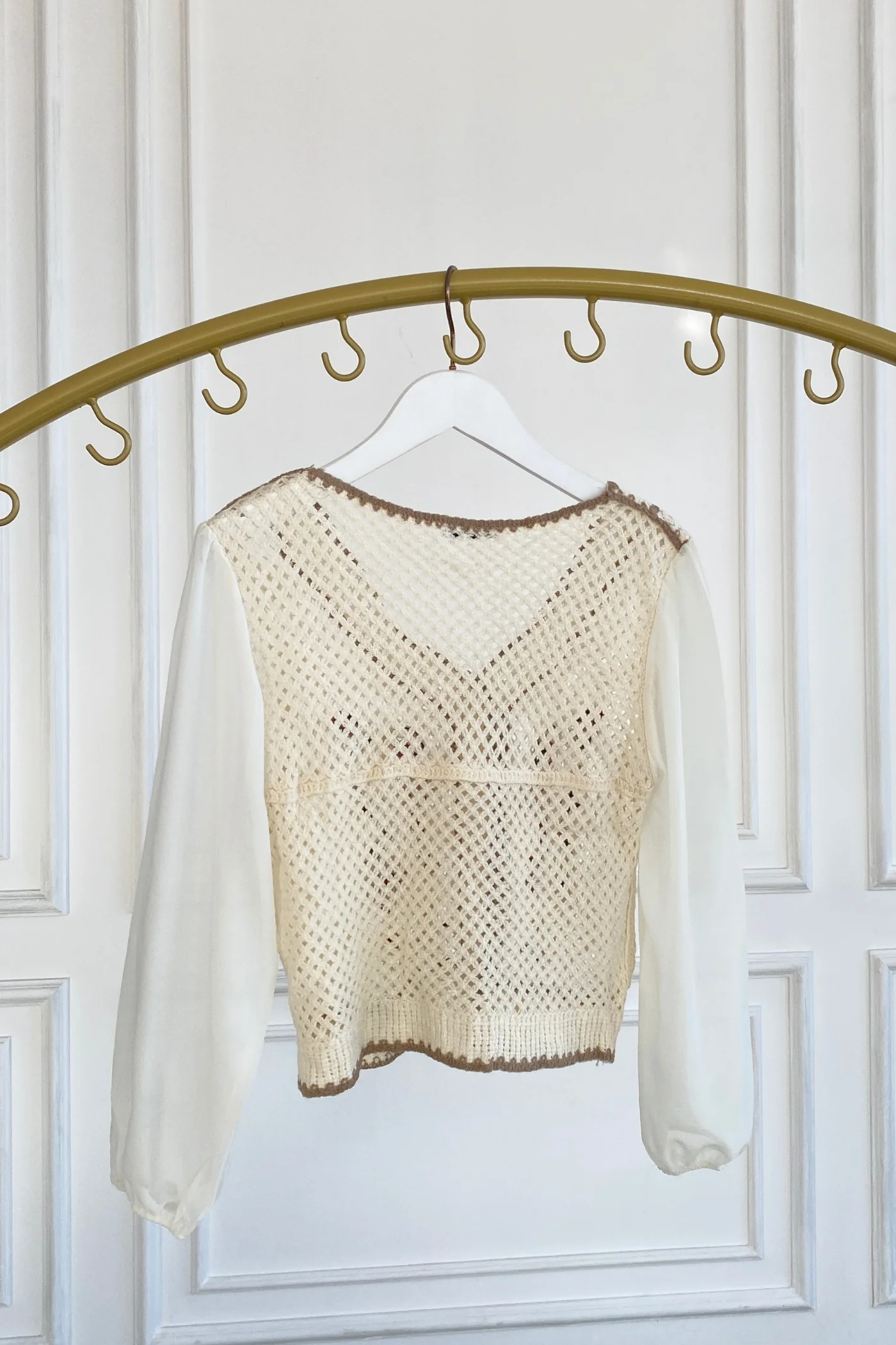 Kolları Şifon Nakış işlemeli Düğmeli Kısa Bluz