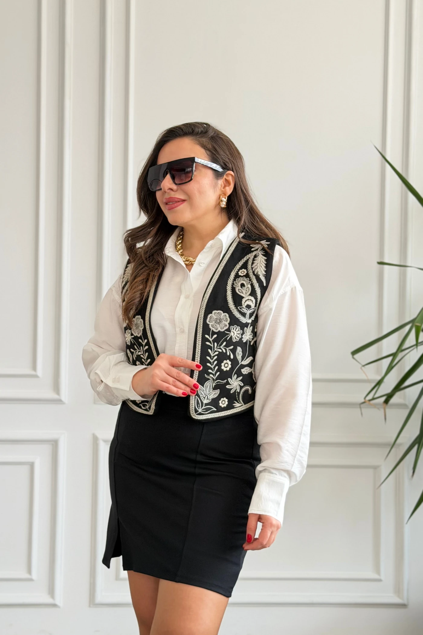 Nakış İşlemeli Nubuk Yelek - SIYAH