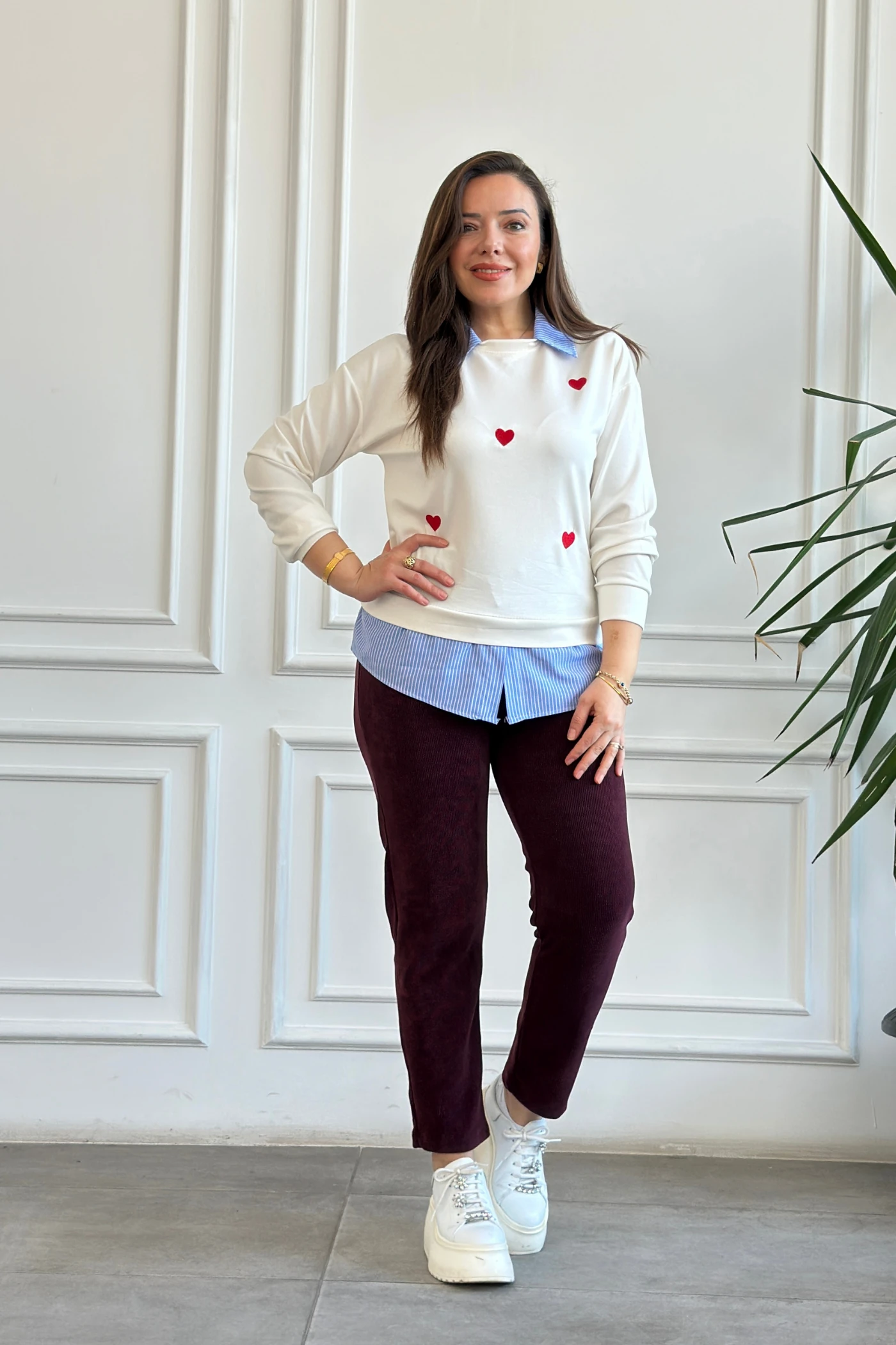 Kalp Nakışlı Polo Yaka Gömlek Detaylı Sweat