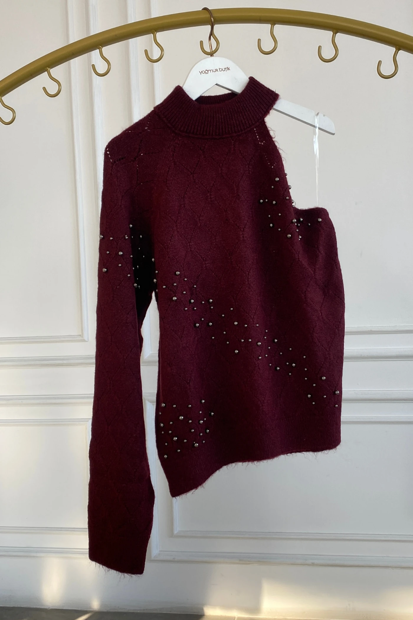 Tek Omuzlu İnci Detaylı Triko Kazak