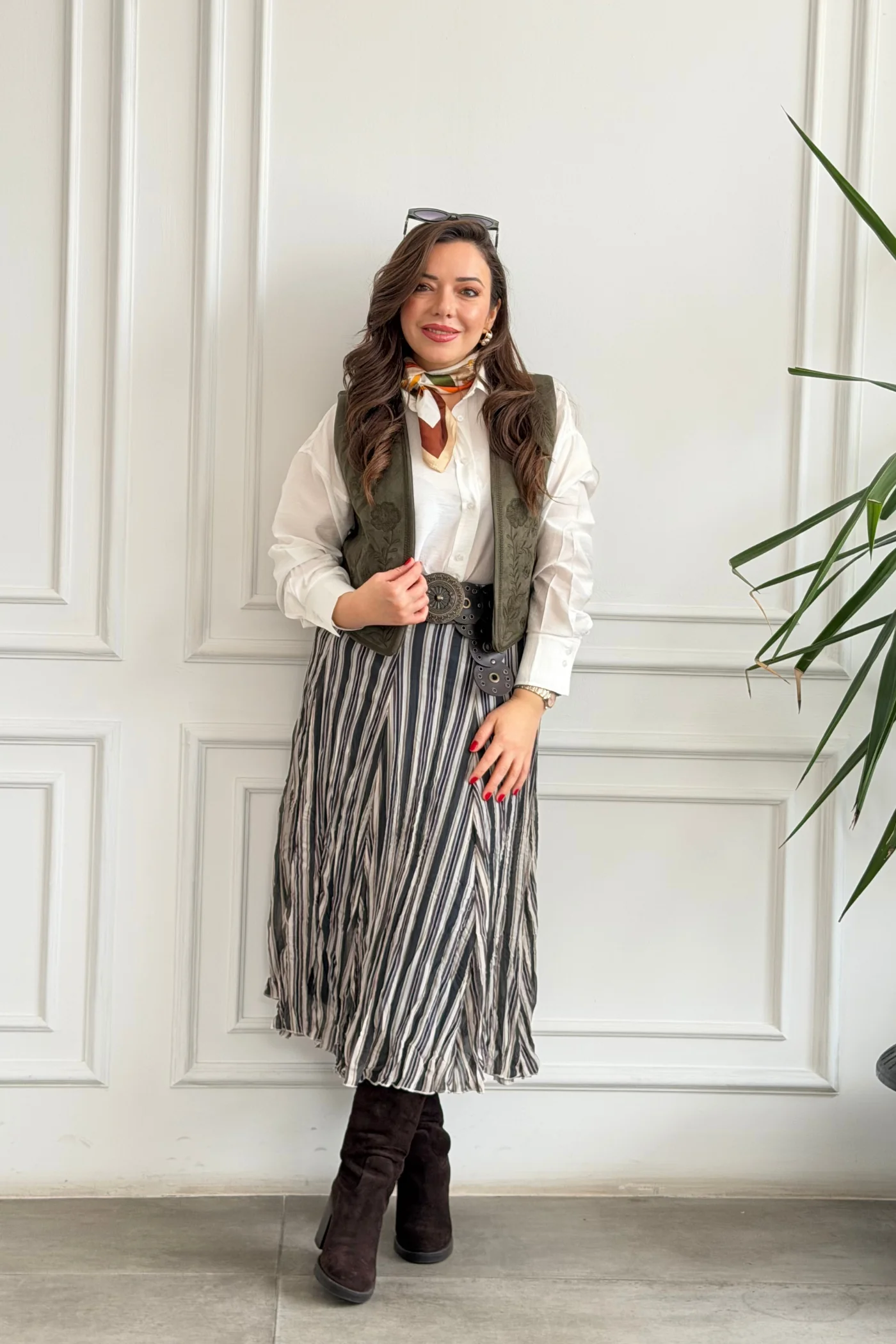 Nakış İşlemeli Nubuk Yelek - HAKI