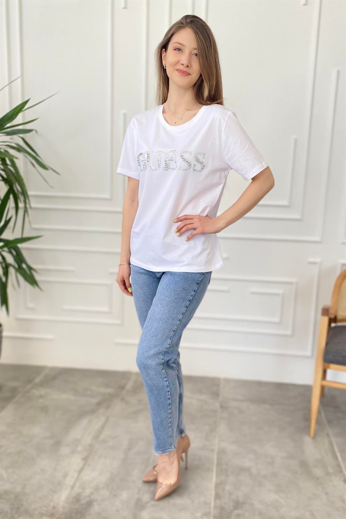 Önü Yazı Ve Taş İşlemeli T-Shirt