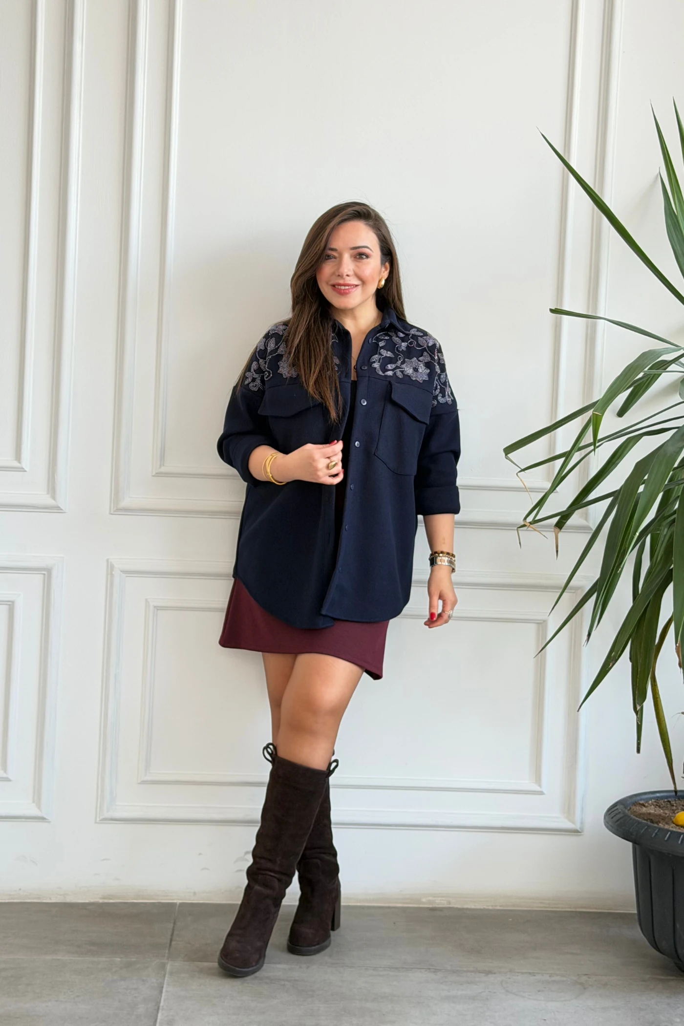 Omzu Çiçek Boncuk İşlemeli Posta Cepli Gömlek