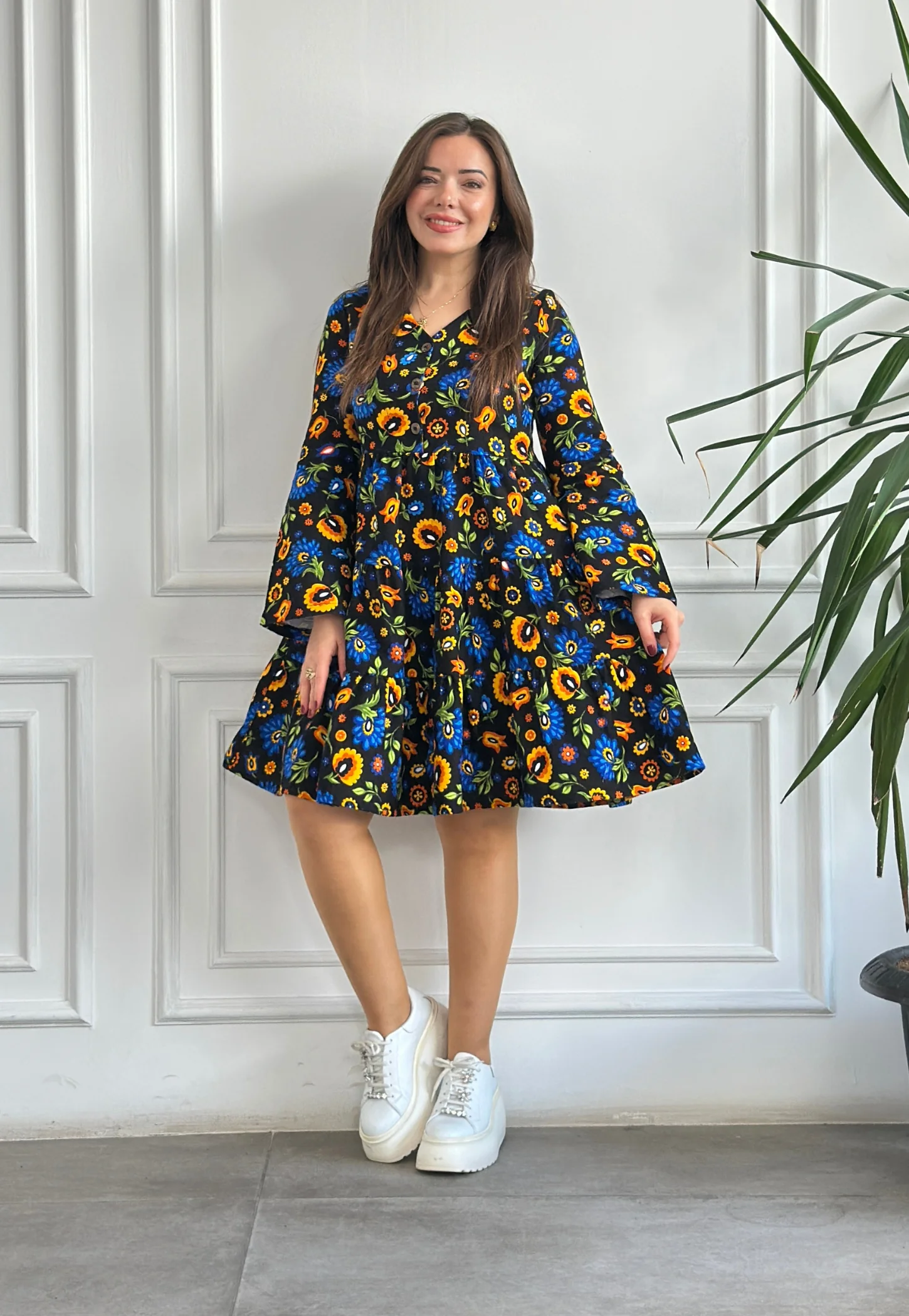 V Yaka Fırfırlı Pazen Elbise