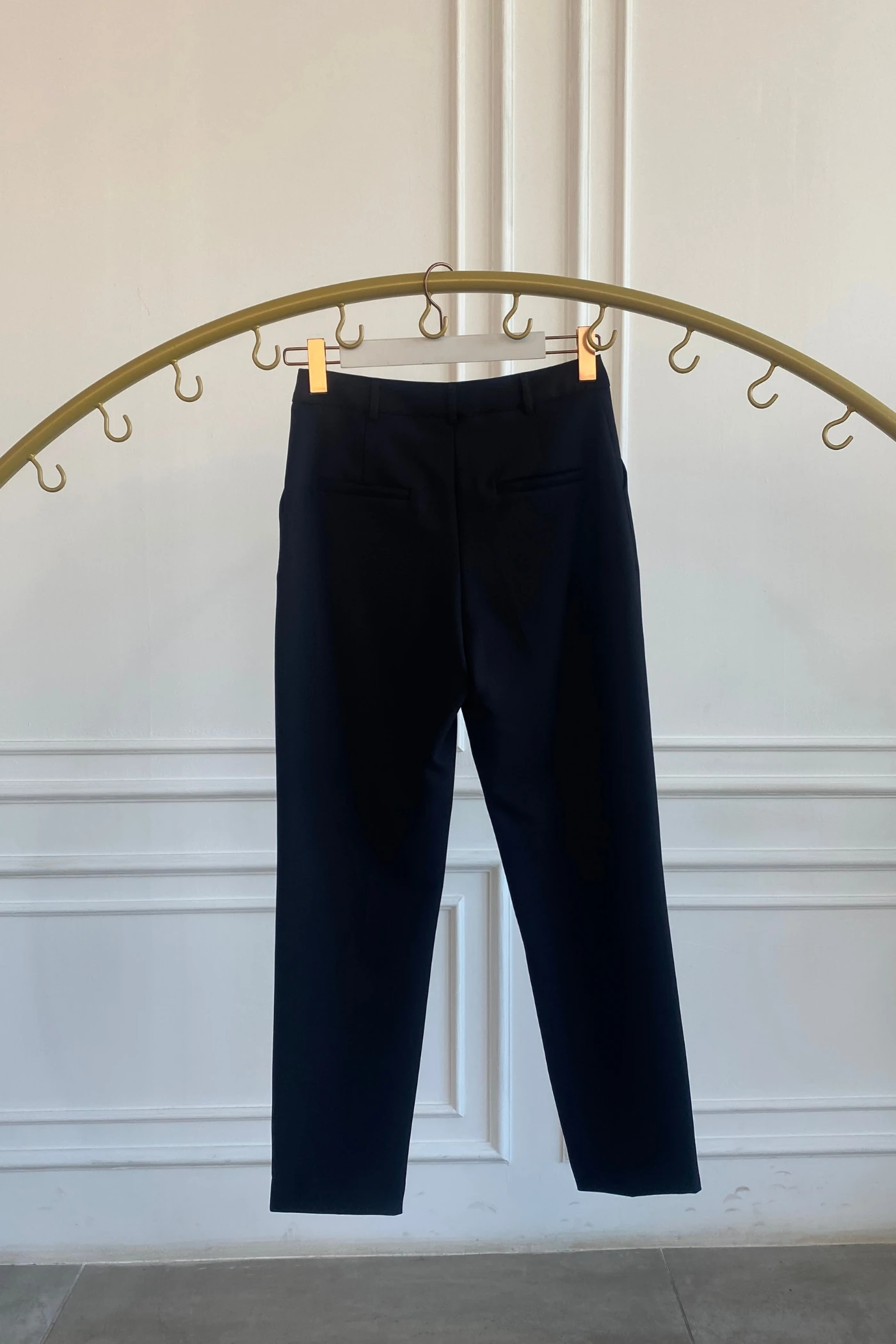 Agraf Kapamalı Yan Cep Detaylı Kumaş Pantolon