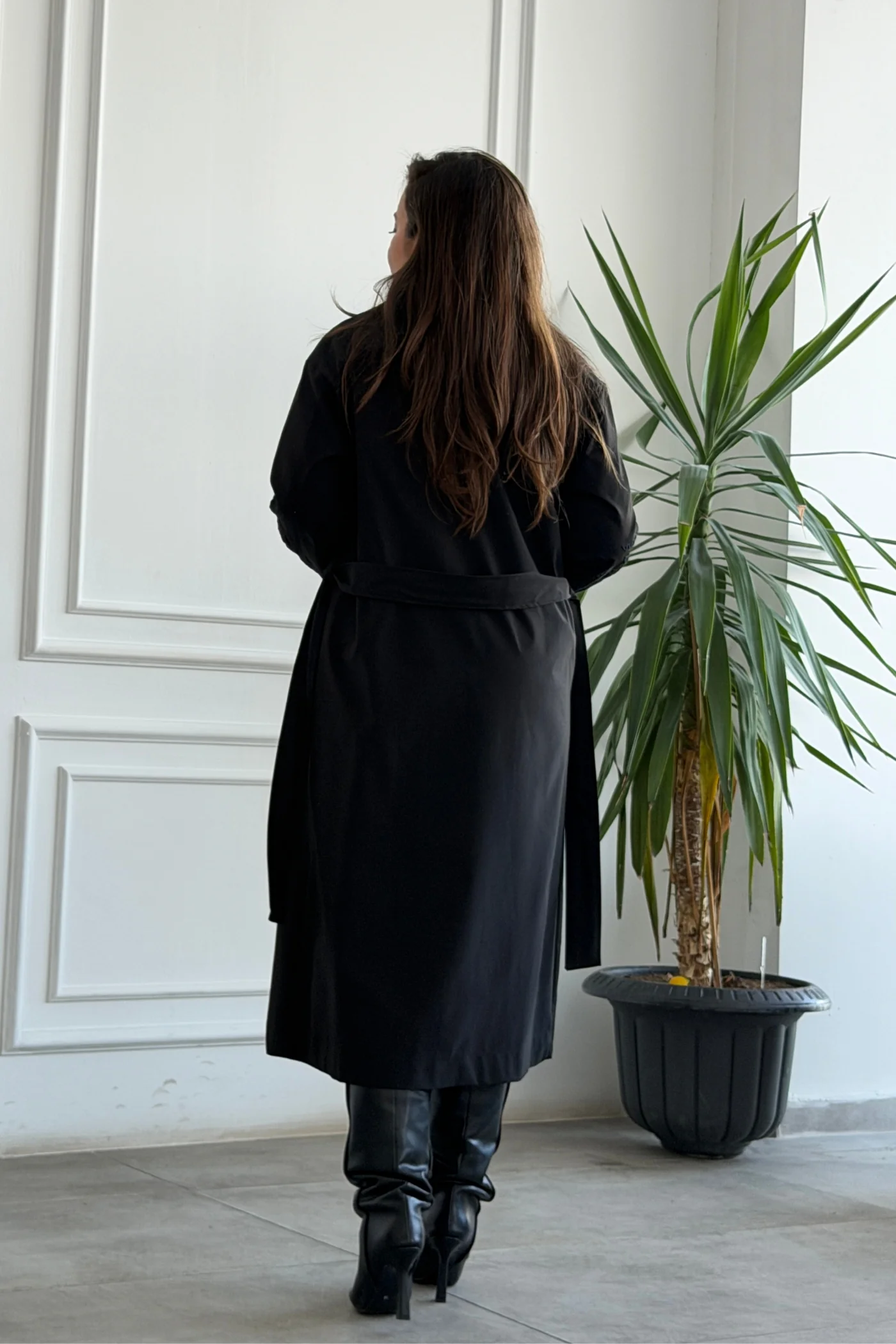 Kolu Nakış Detaylı Uzun Trençkot