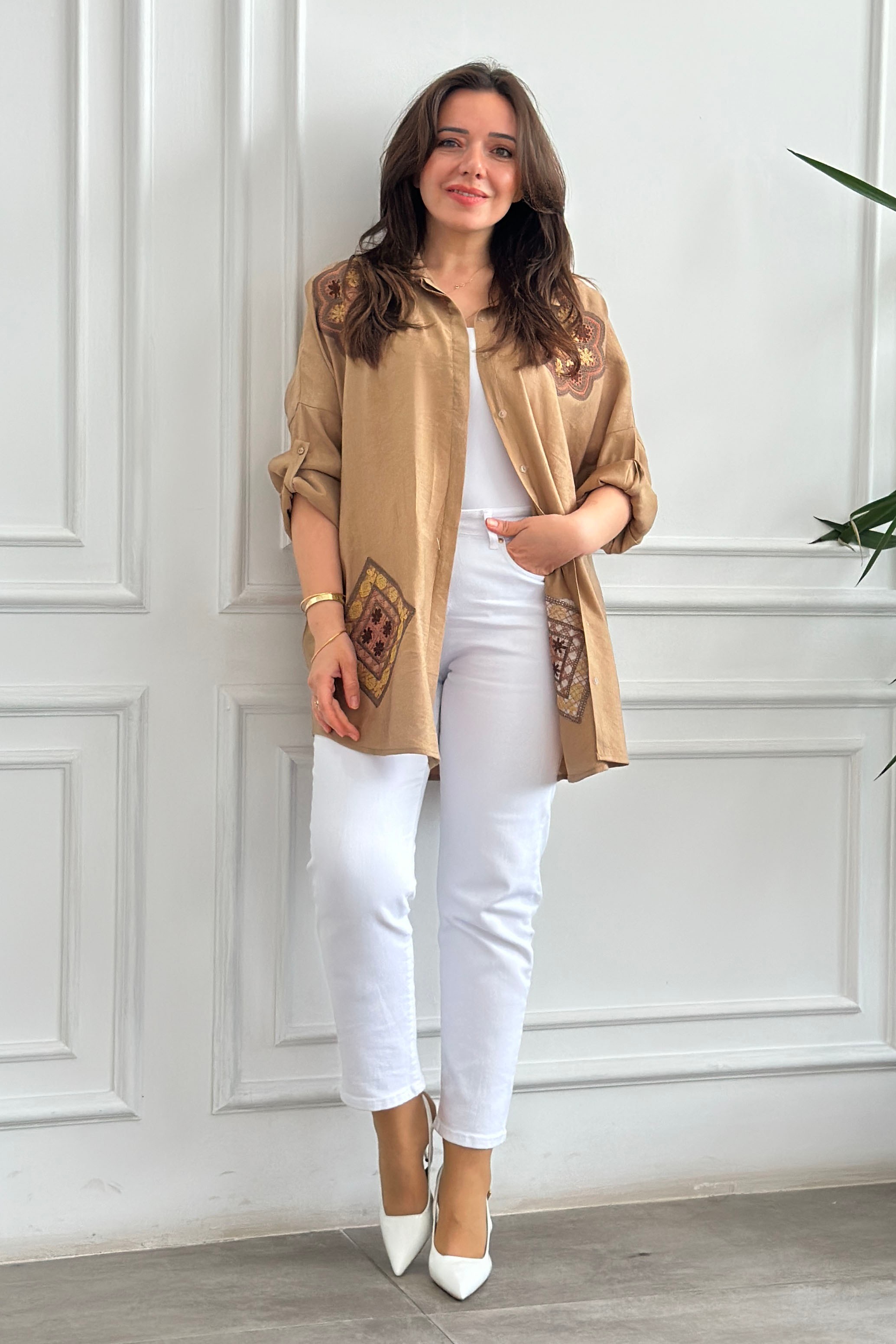 Çiçek Nakış Detaylı Gömlek  - CAMEL