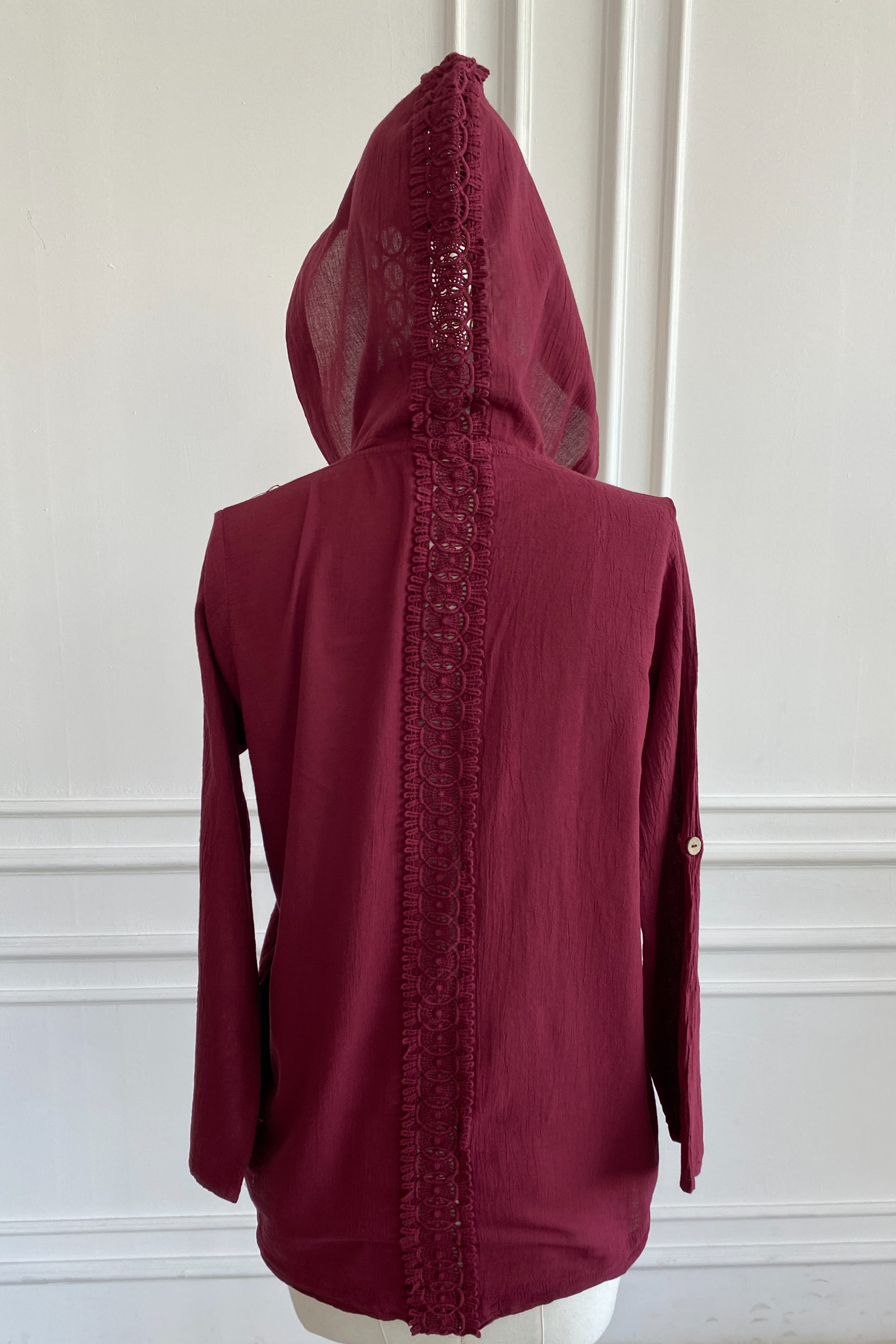 Sırtı Dantelli Kapşonlu Gömlek - BORDO