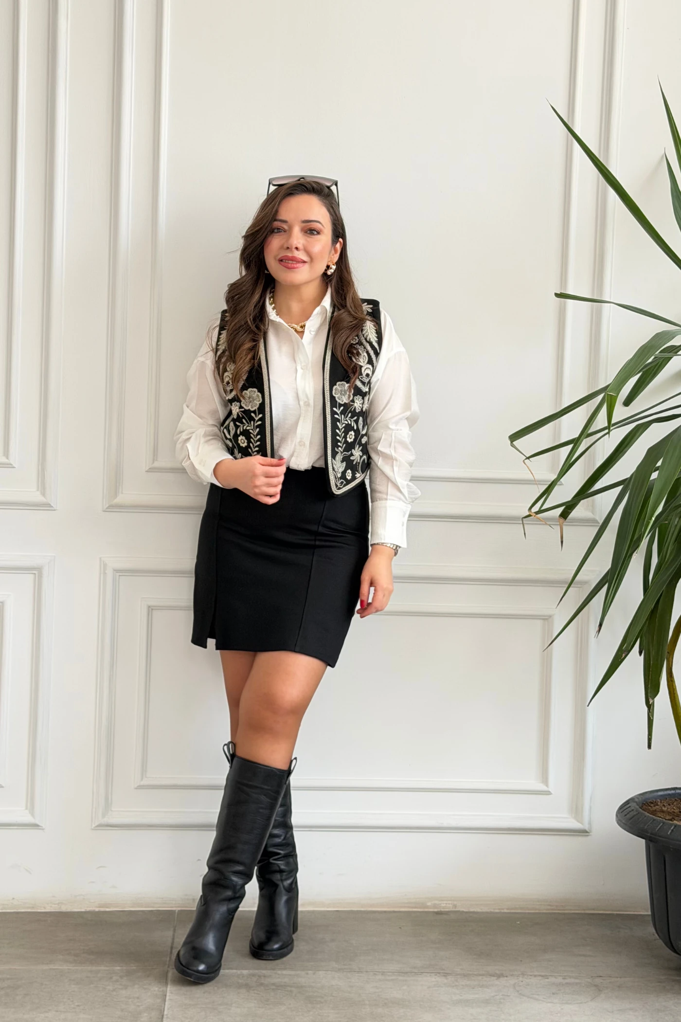 Nakış İşlemeli Nubuk Yelek - SIYAH