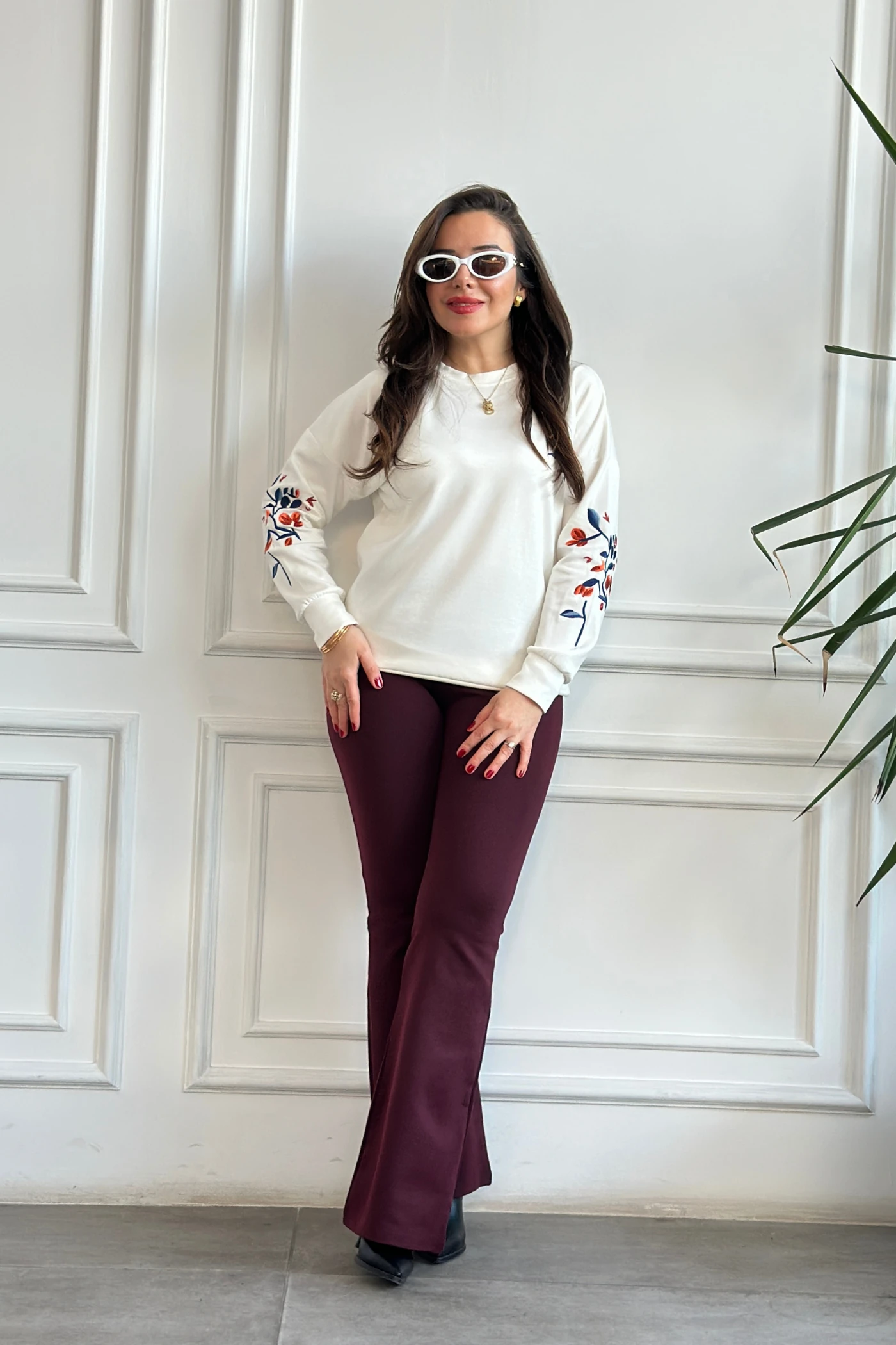 Önü Ve Kolları Nakış İşlemeli Sweat  - EKRU