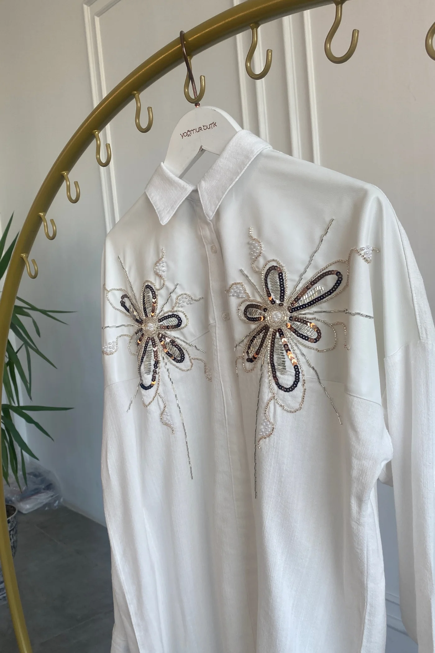 Pul Ve Boncuk İşlemeli Deri Detaylı Gömlek - EKRU