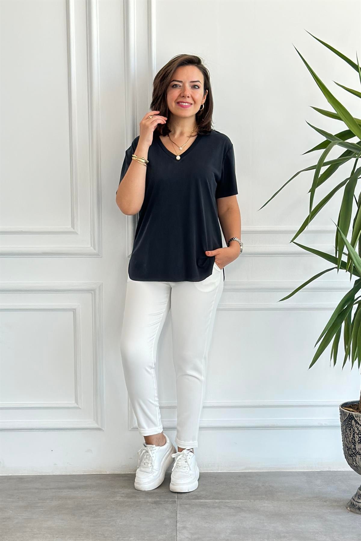 V Yaka Yanları Yırtmaçlı T-Shirt