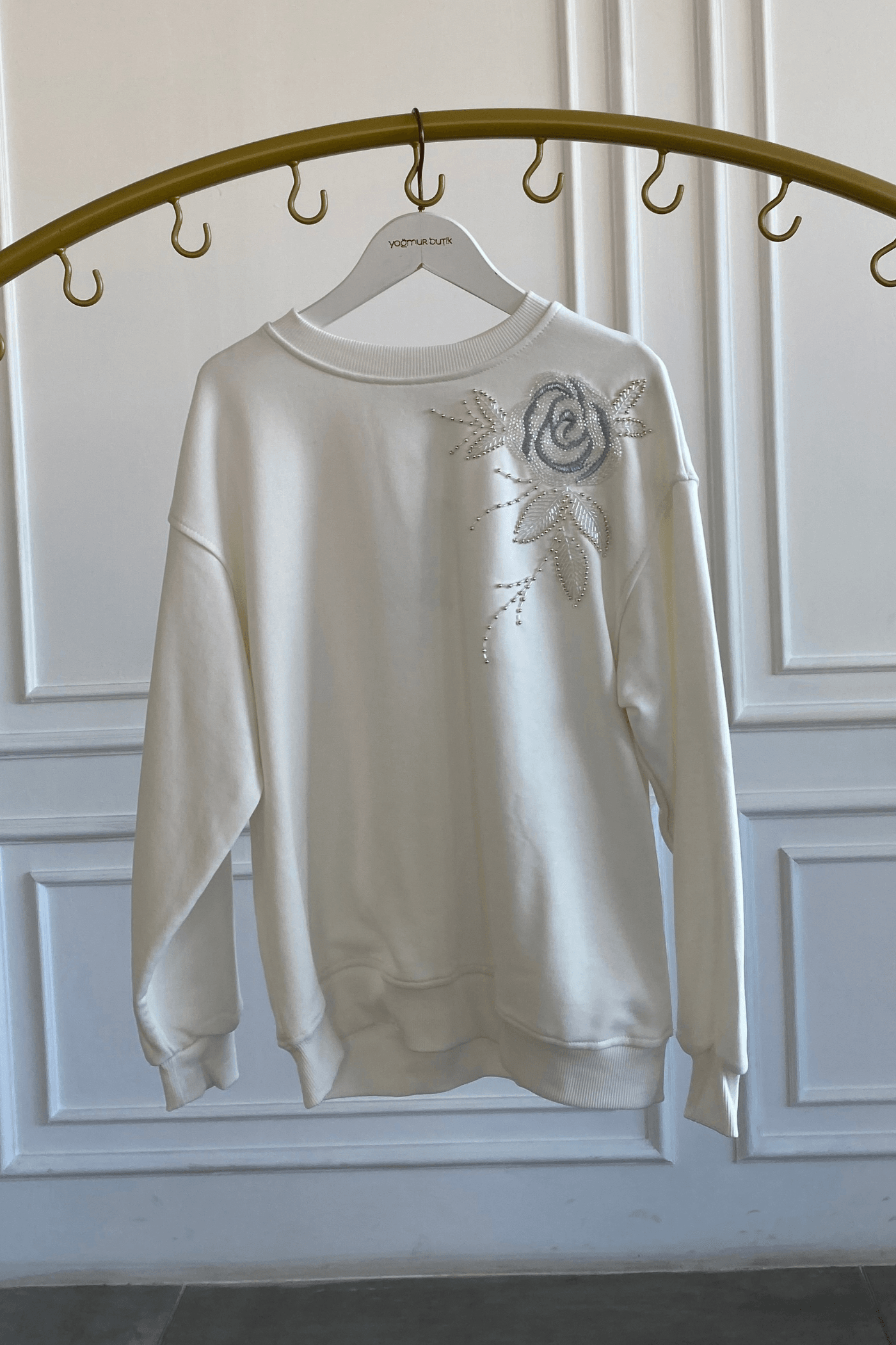 Çiçek Nakış İşlemeli Boncuk Detaylı Sweat 