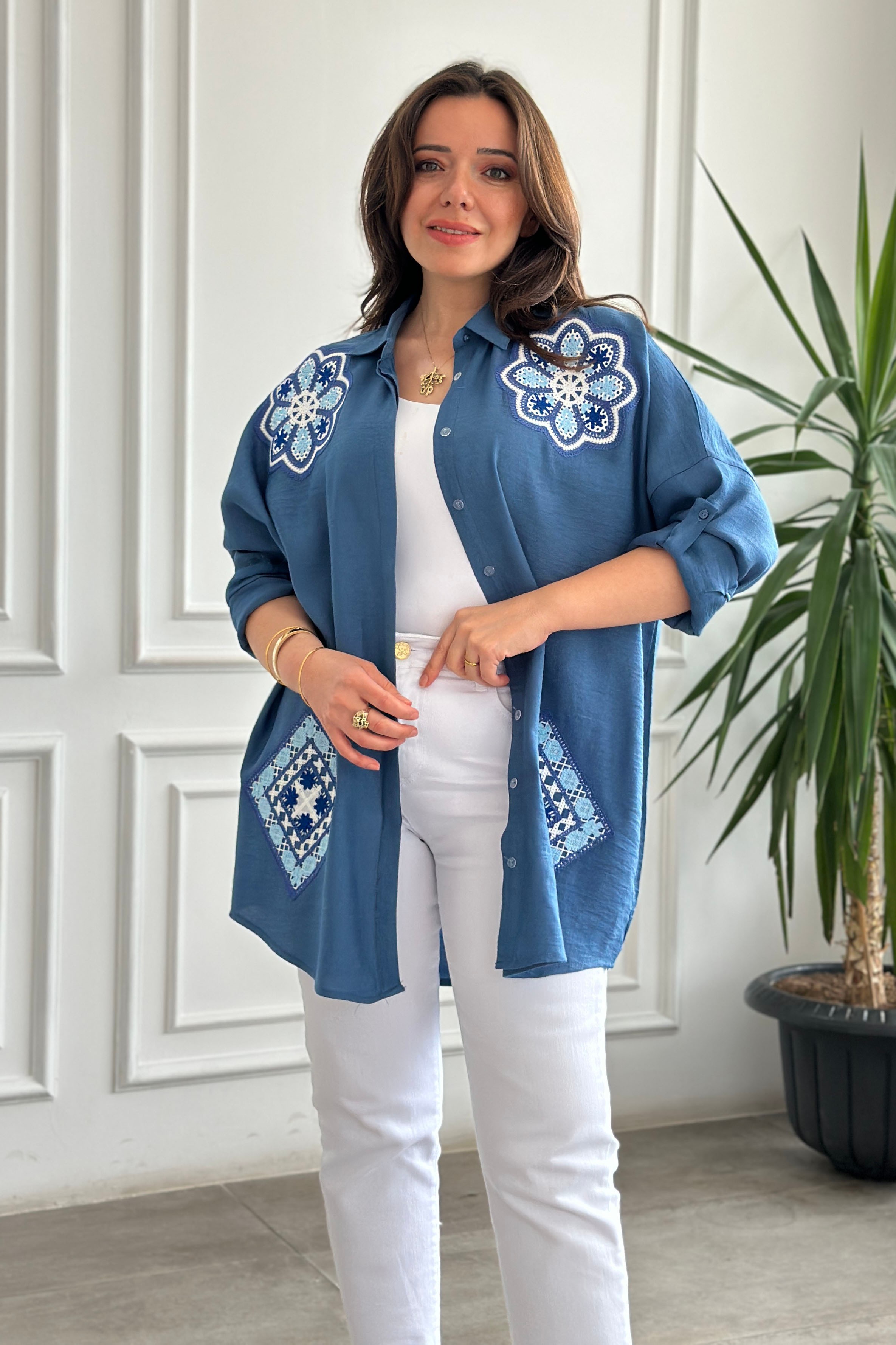 Çiçek Nakış Detaylı Gömlek  - INDIGO