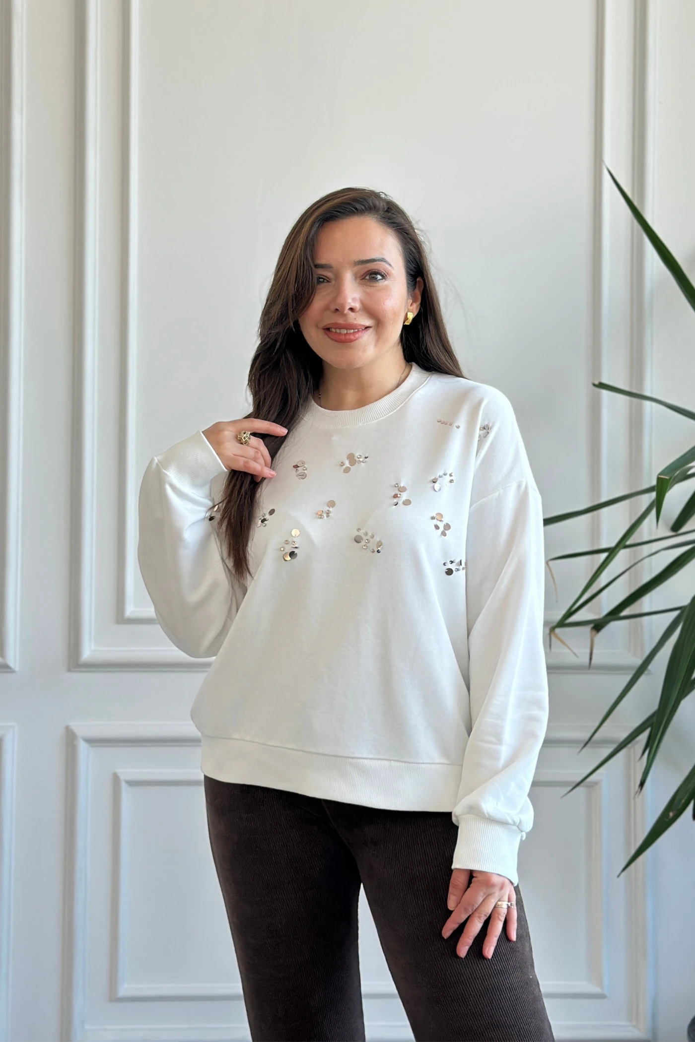 Önü Pul İşlemeli Sweat