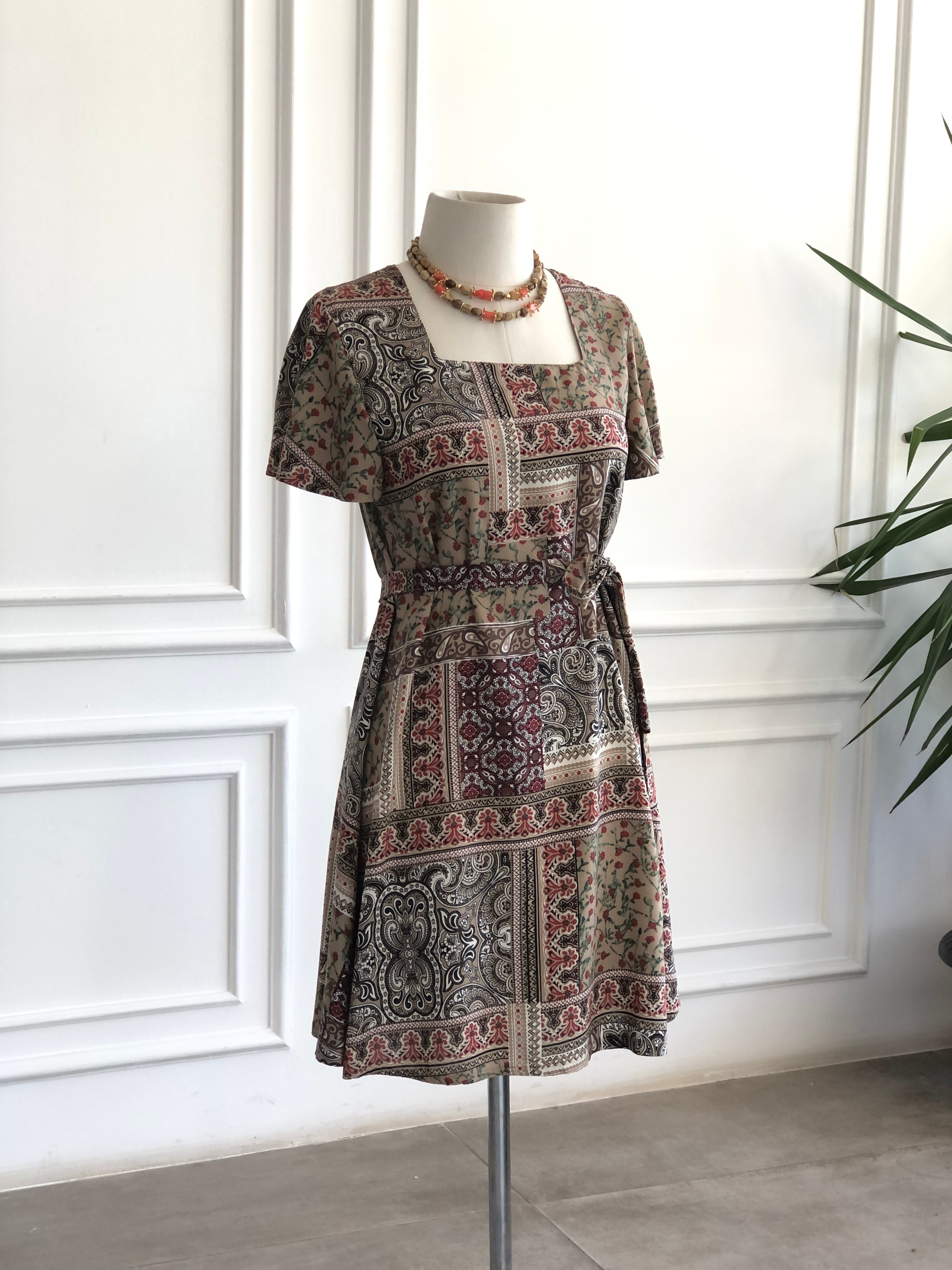 Kare Yaka Melek Kol Patchwork Desen Viscon Elbise - BEJ