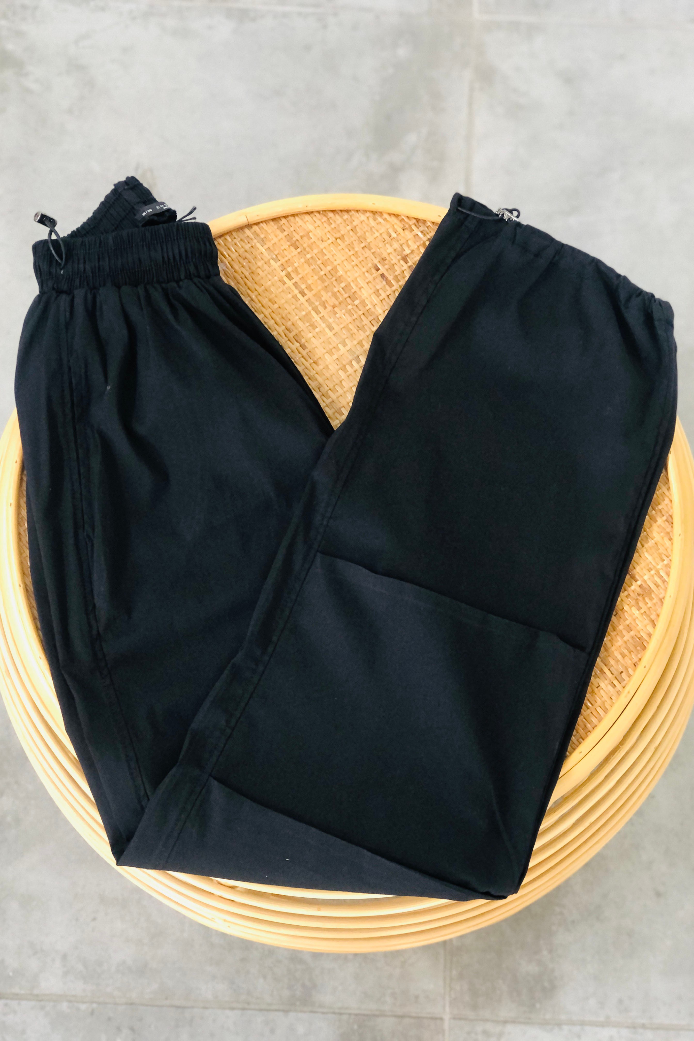 Paçası Lastikli Beli Körük Detaylı Pantolon