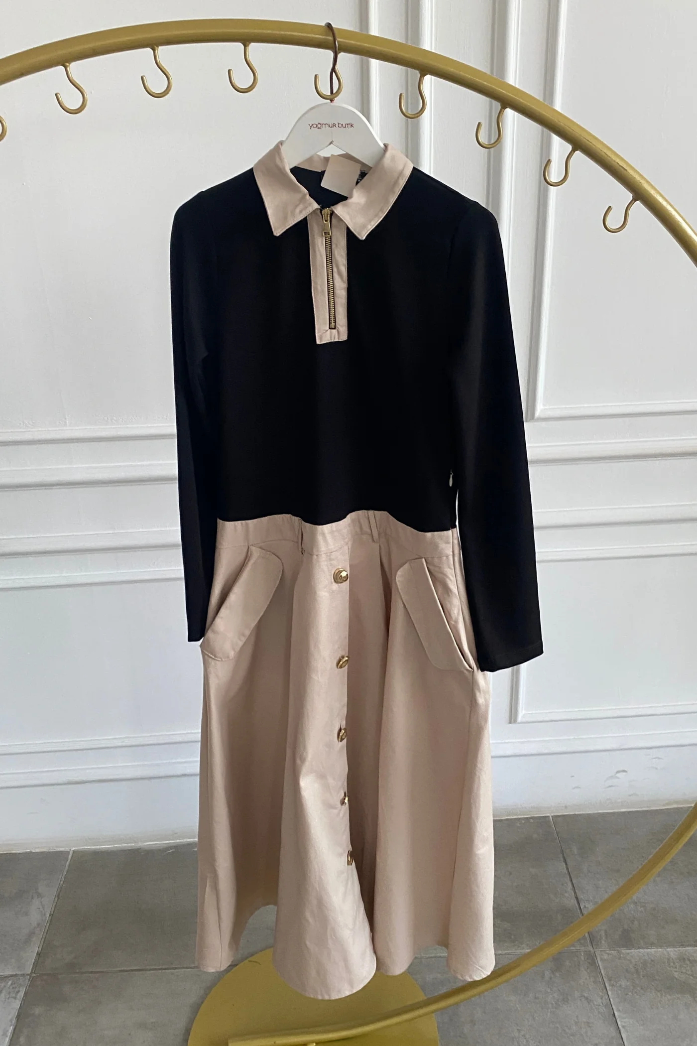 Polo Yaka Fermuar Detaylı Kemerli Elbise