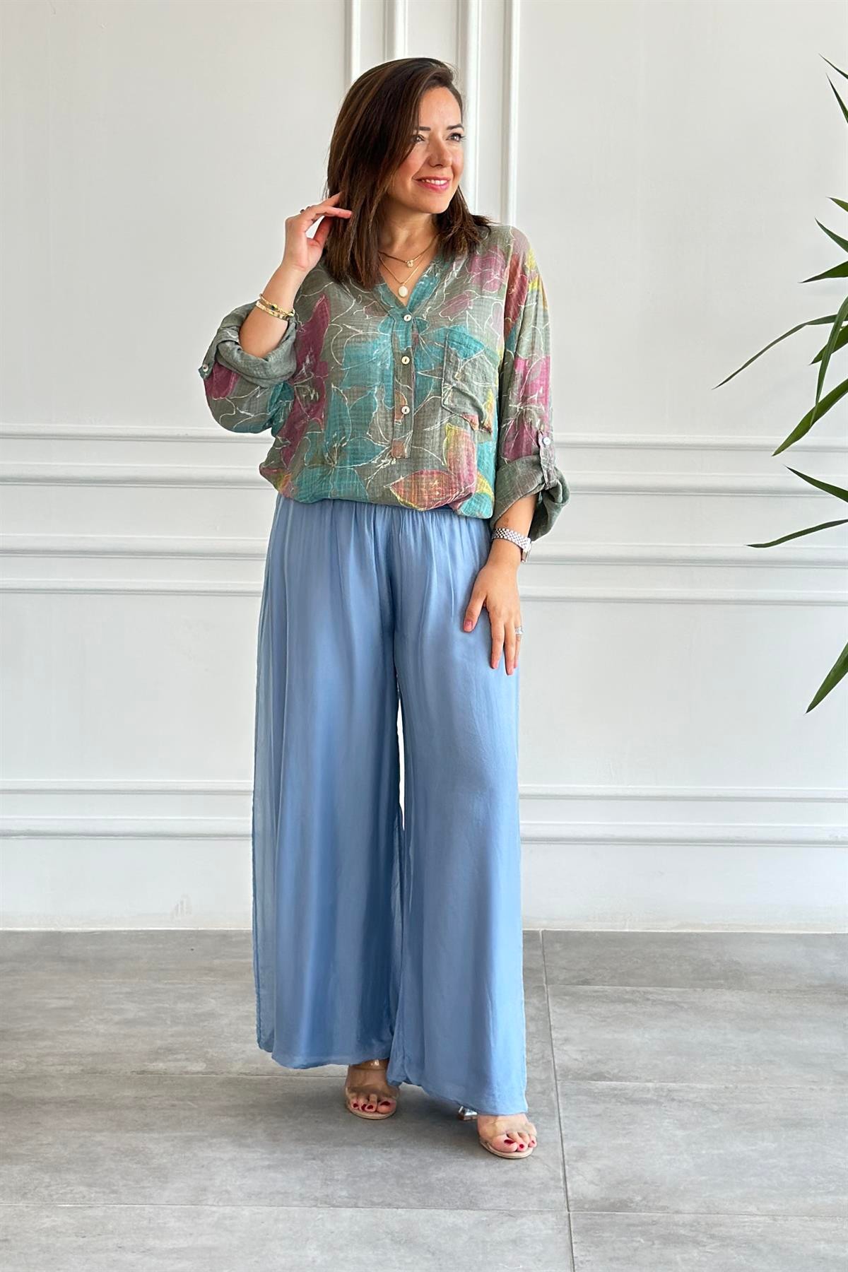 Batik Desenli İtalyan Yaka Bluz