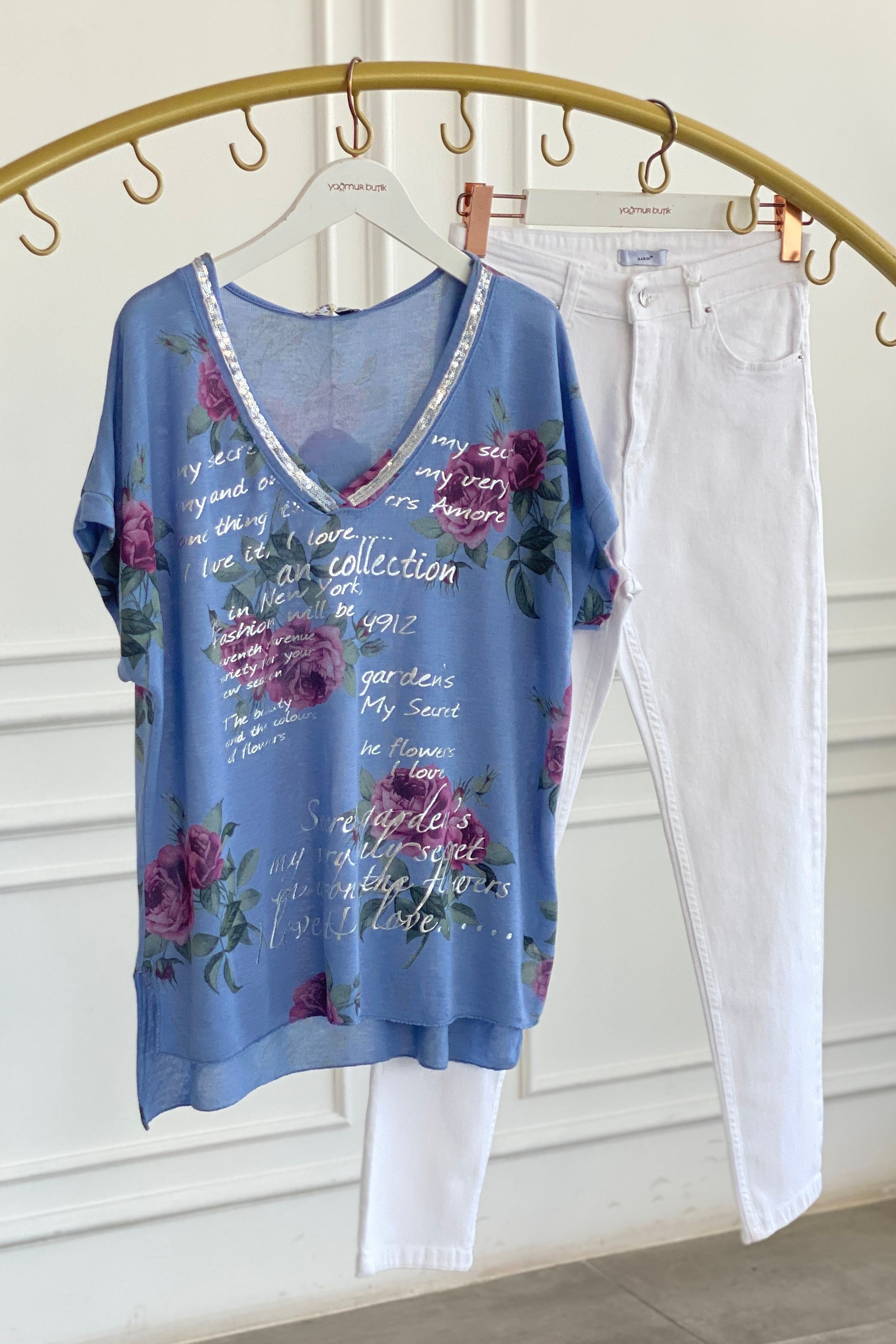 Gül Desen Yazı Detaylı Yakası Pullu Bluz - INDIGO