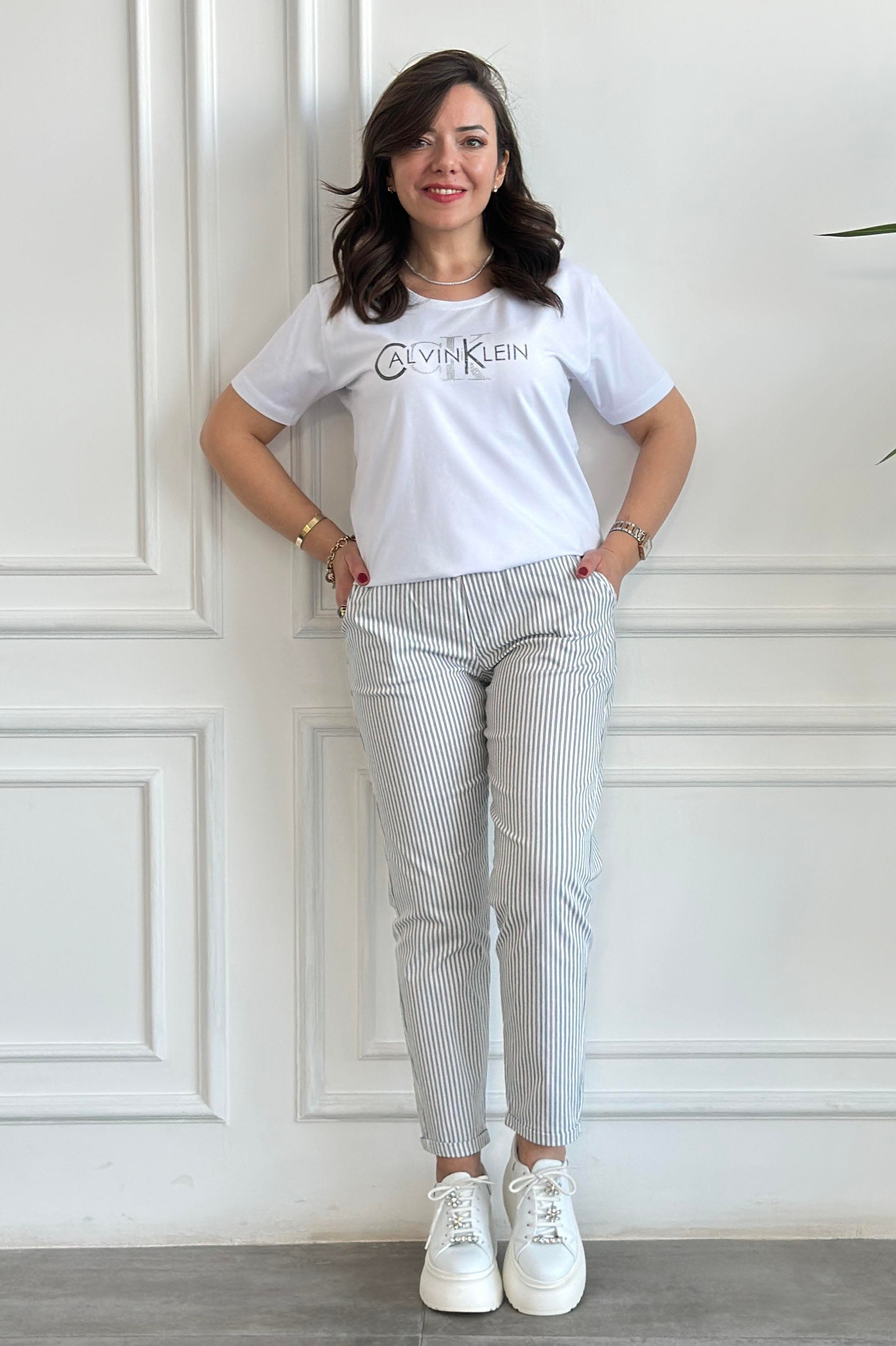 Bisiklet Yaka Önü Yazı Ve Taş Detaylı T-Shirt