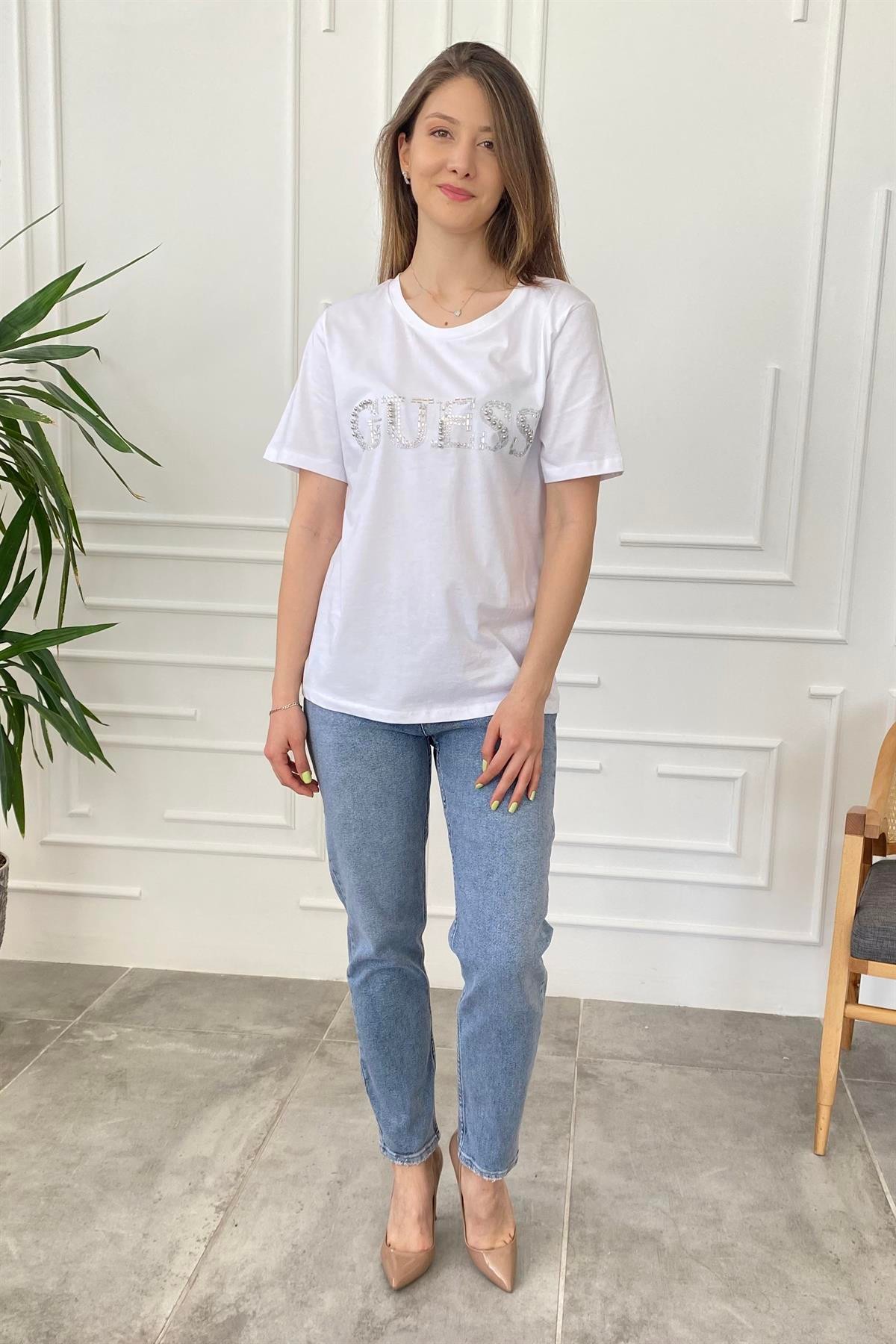 Önü Yazı Ve Taş İşlemeli T-Shirt