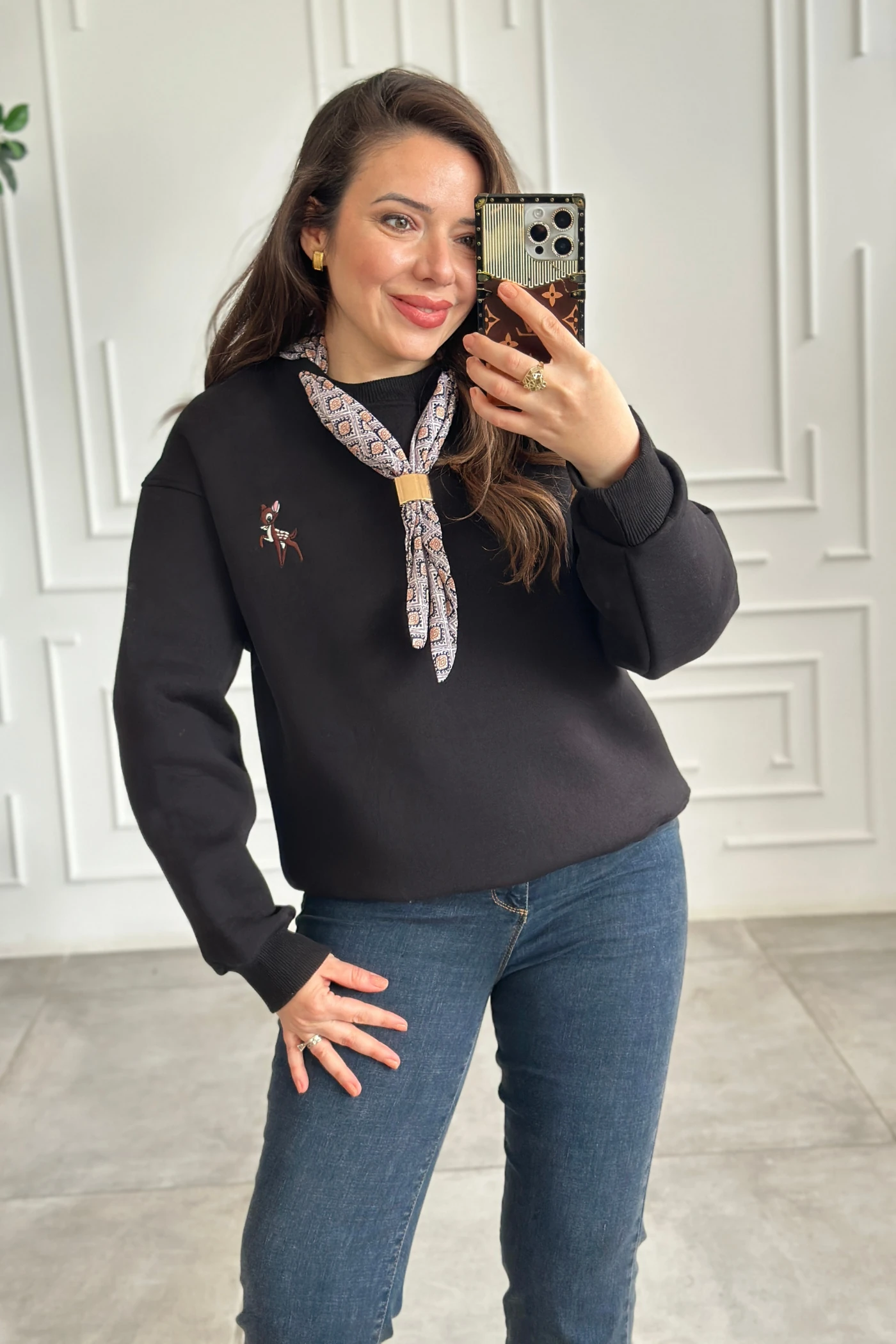 Geyik Nakış İşlemeli Yakası Fular Detaylı Sweat - SIYAH