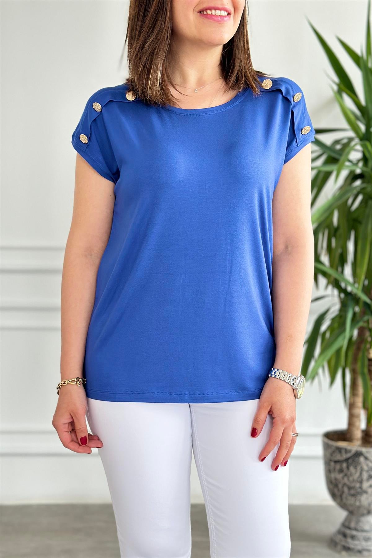 Omuz Düğme Detaylı T-Shirt