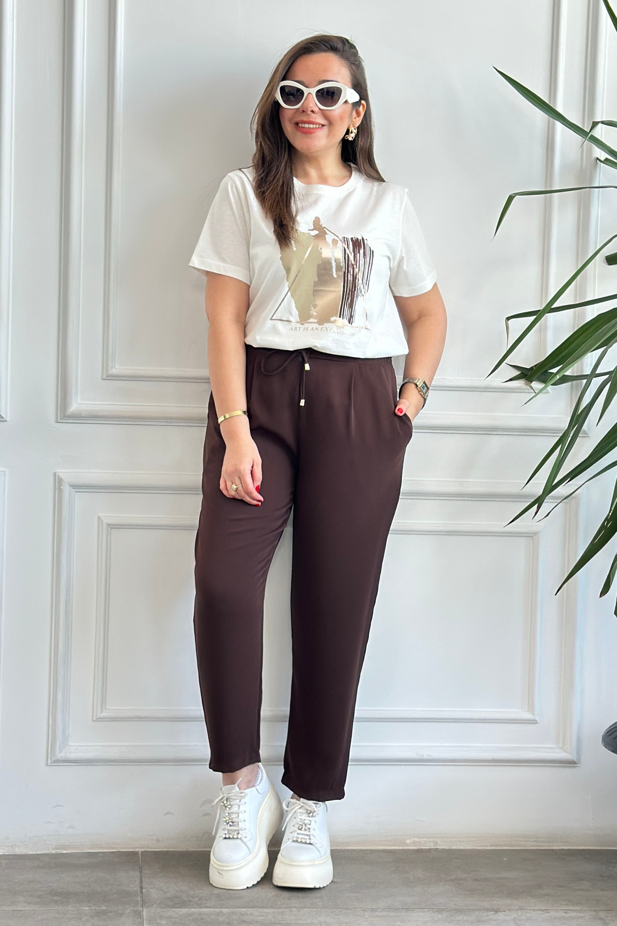 Önü Üçgen Yaldız Baskılı T-Shirt