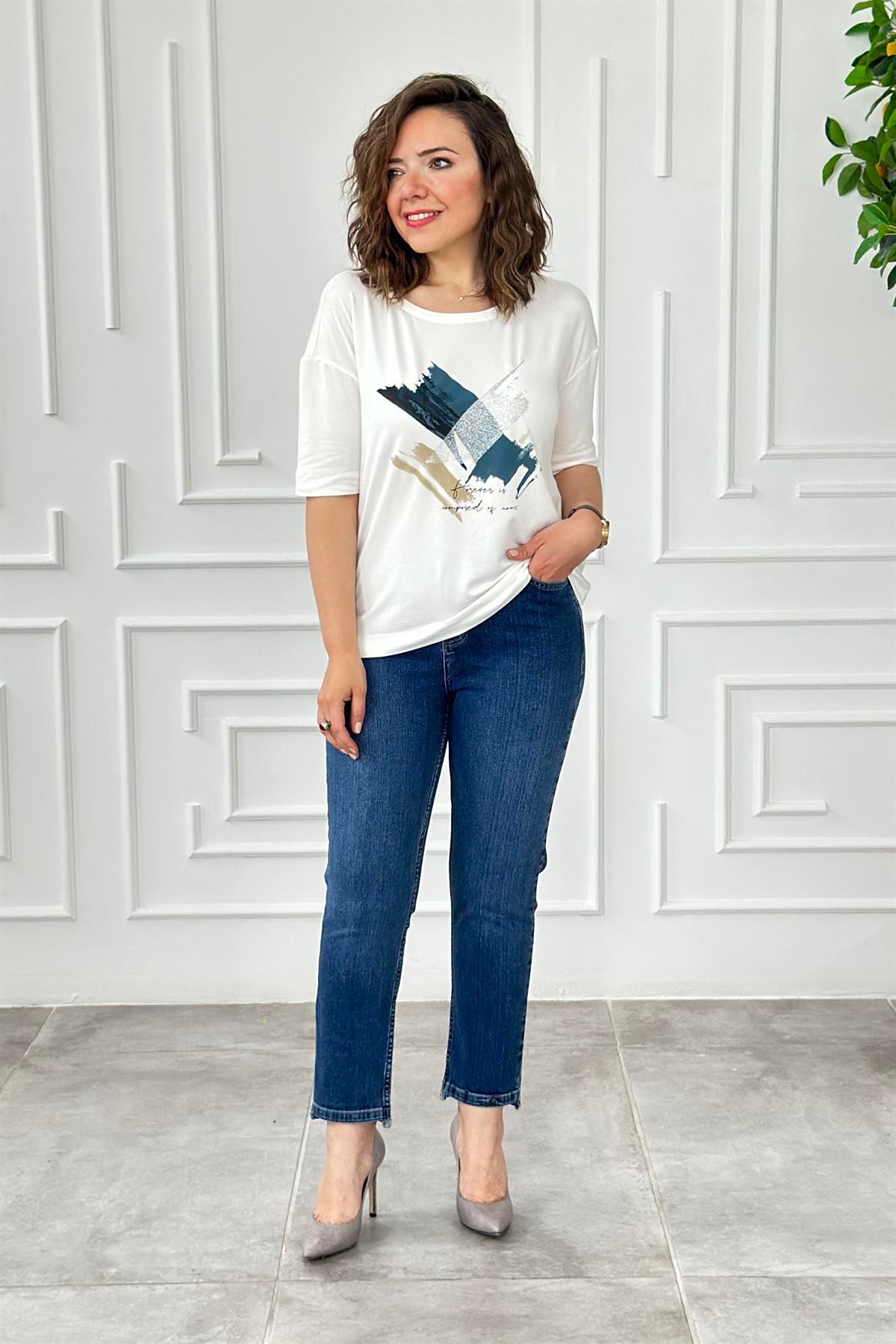 Önü Yazı Ve Sim Detaylı T-Shirt