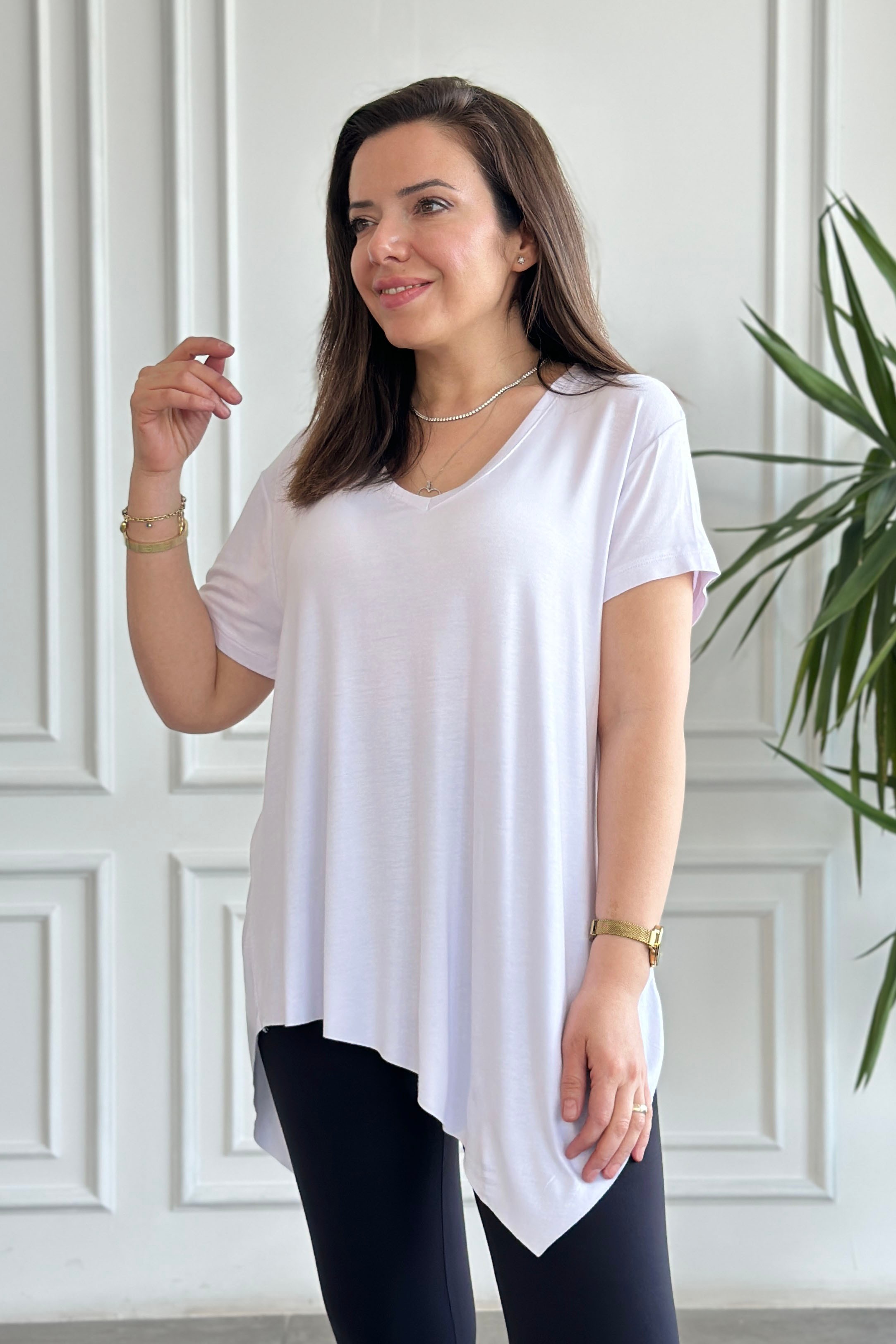 Asimetrik Kesim V Yaka Basic T-shirt - BEYAZ