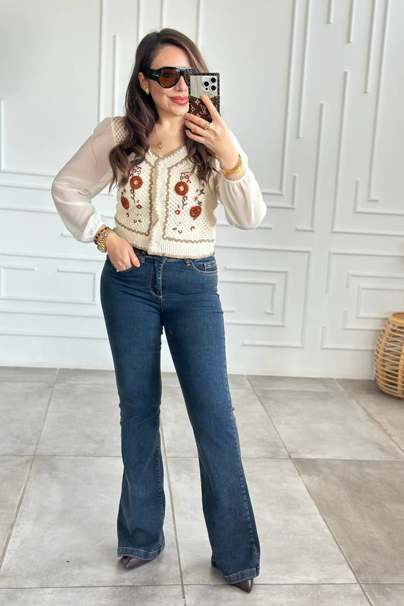 Kolları Şifon Nakış işlemeli Düğmeli Kısa Bluz - KAHVERENGI