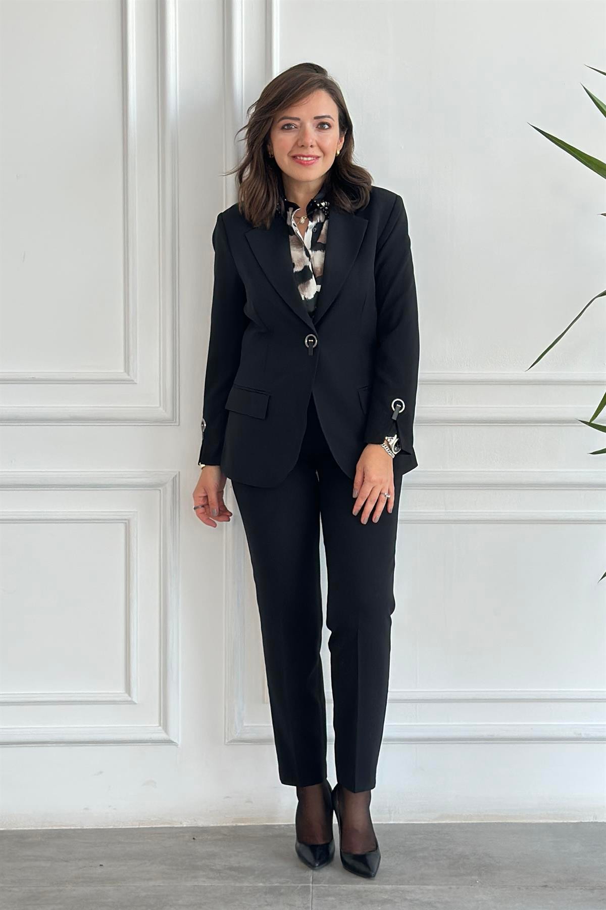 Üç Taşlı Halka Detaylı Çıtçıtlı Blazer Ceket