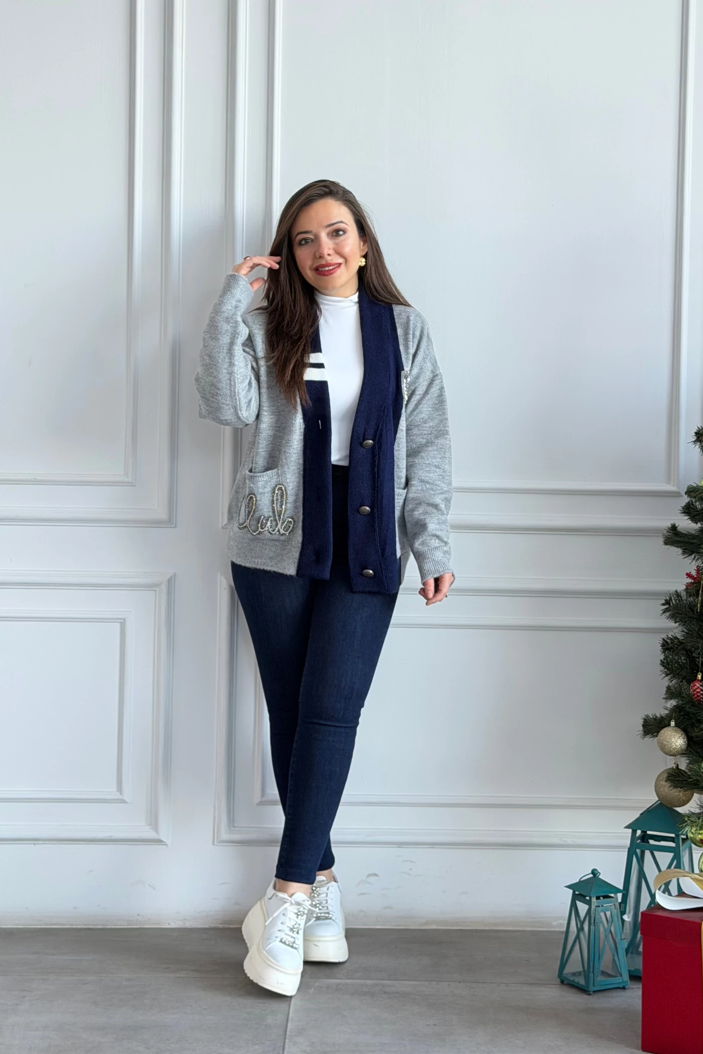 Arma Taş Ve Boncuk İşlemeli V Yaka Hırka 