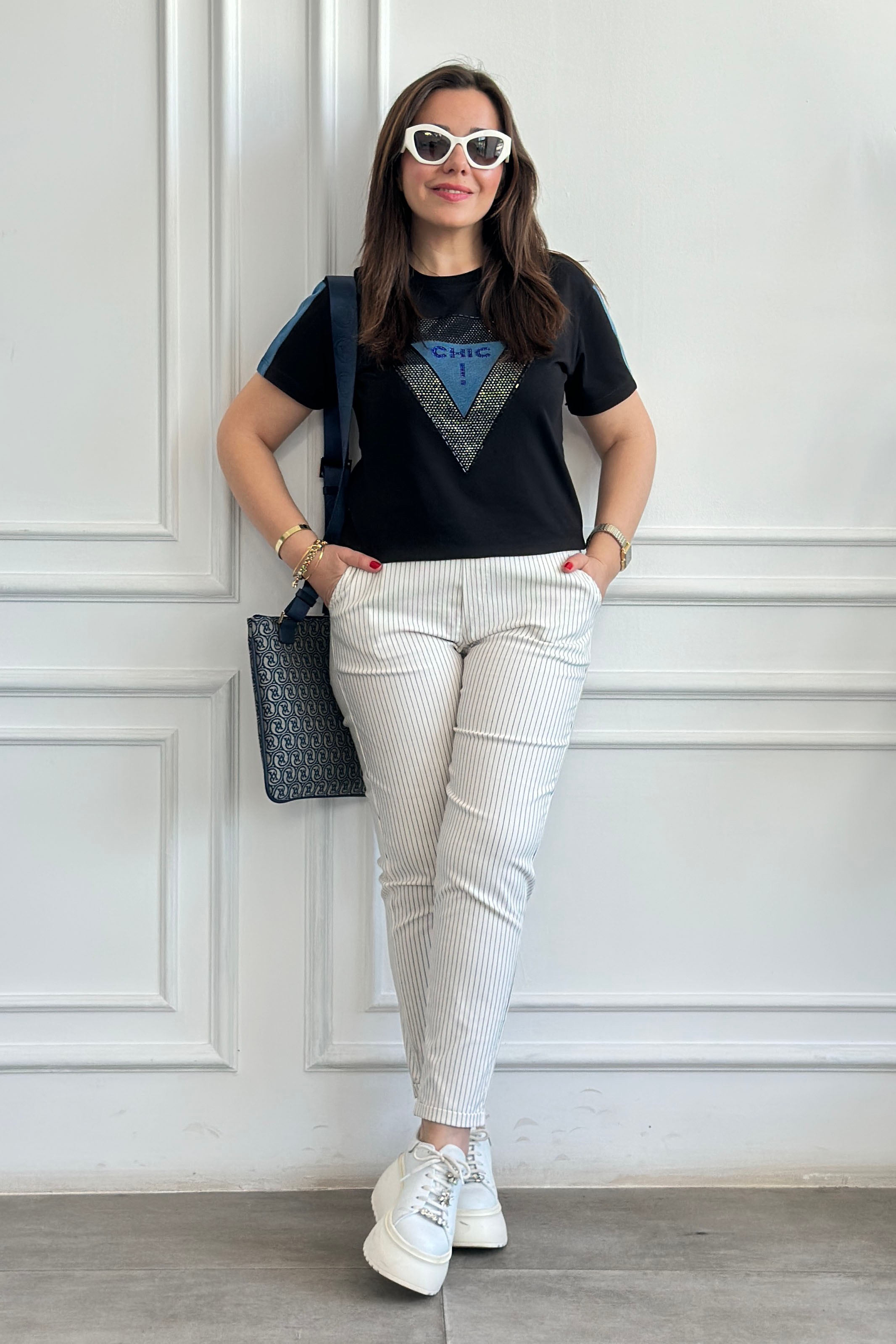 Önü Taşlı Kolları Kot Detaylı T-Shirt